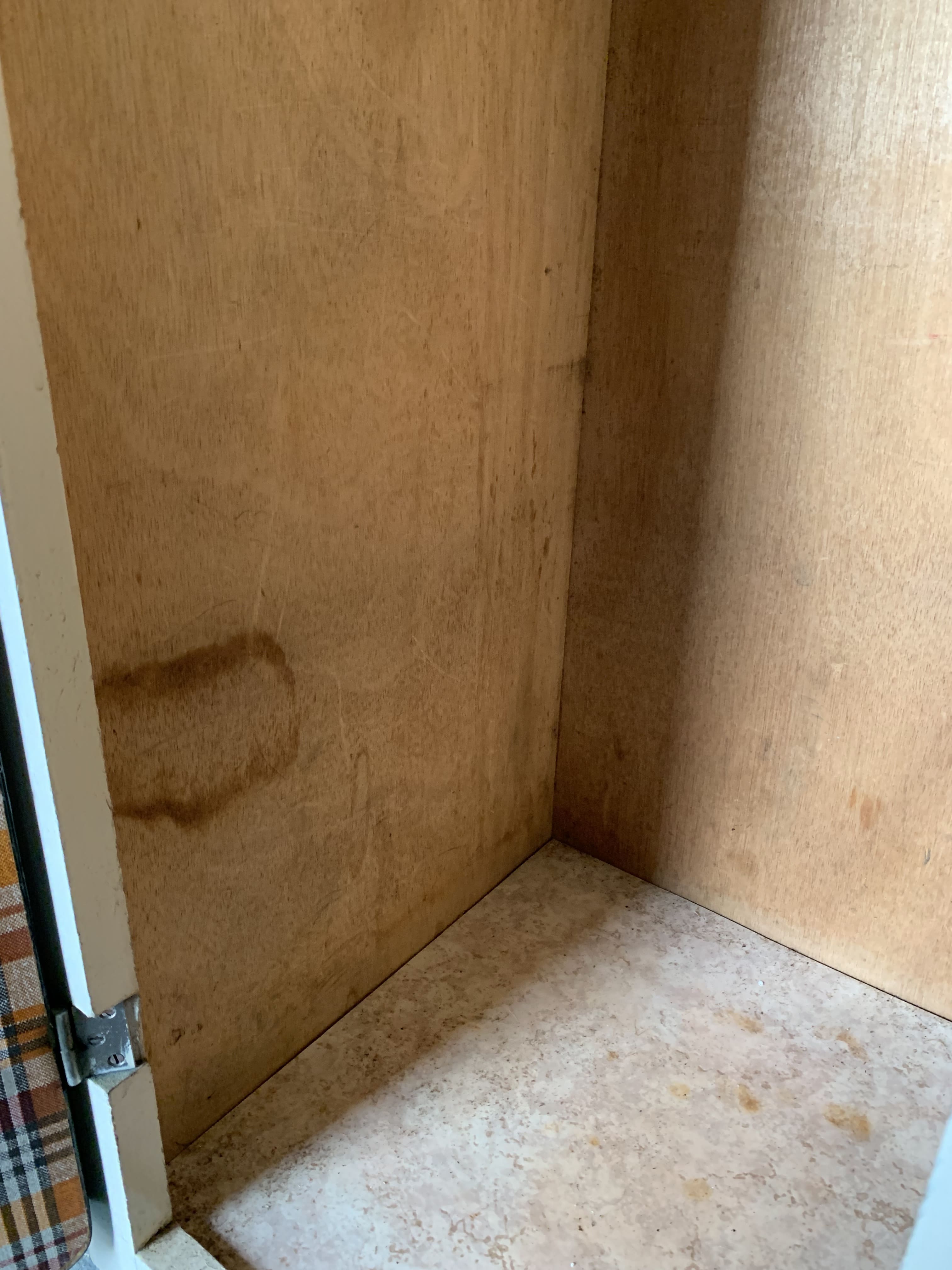 Hosie/wardrobe 2 doors in blue formica