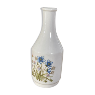 Porcelain vase with floral decoration