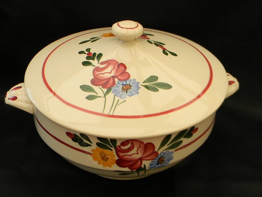 Soup tureen in earthenware from sarreguemines. chatenois model.