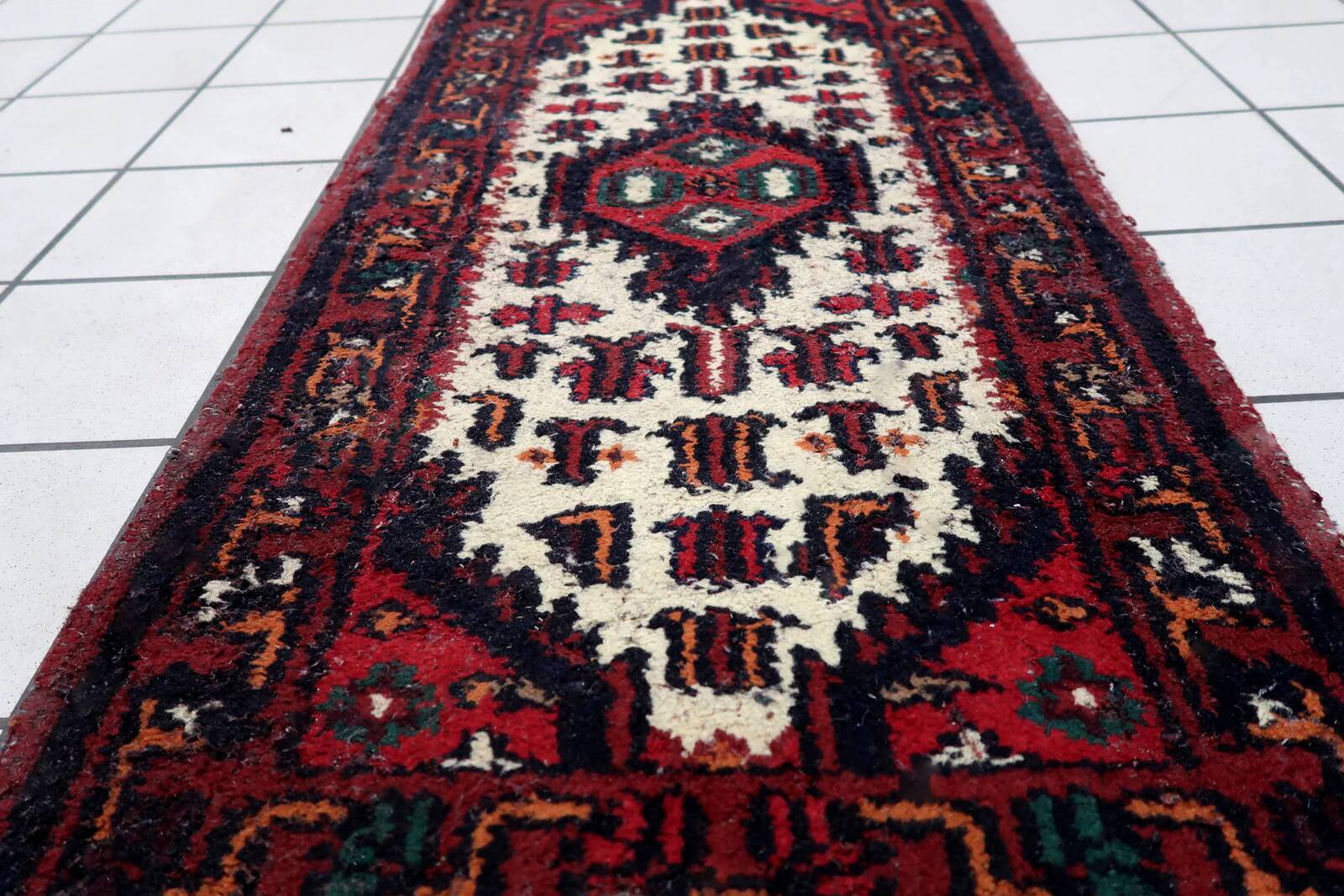Handmade vintage Persian Hamadan rug 61cm x 123cm 1970s