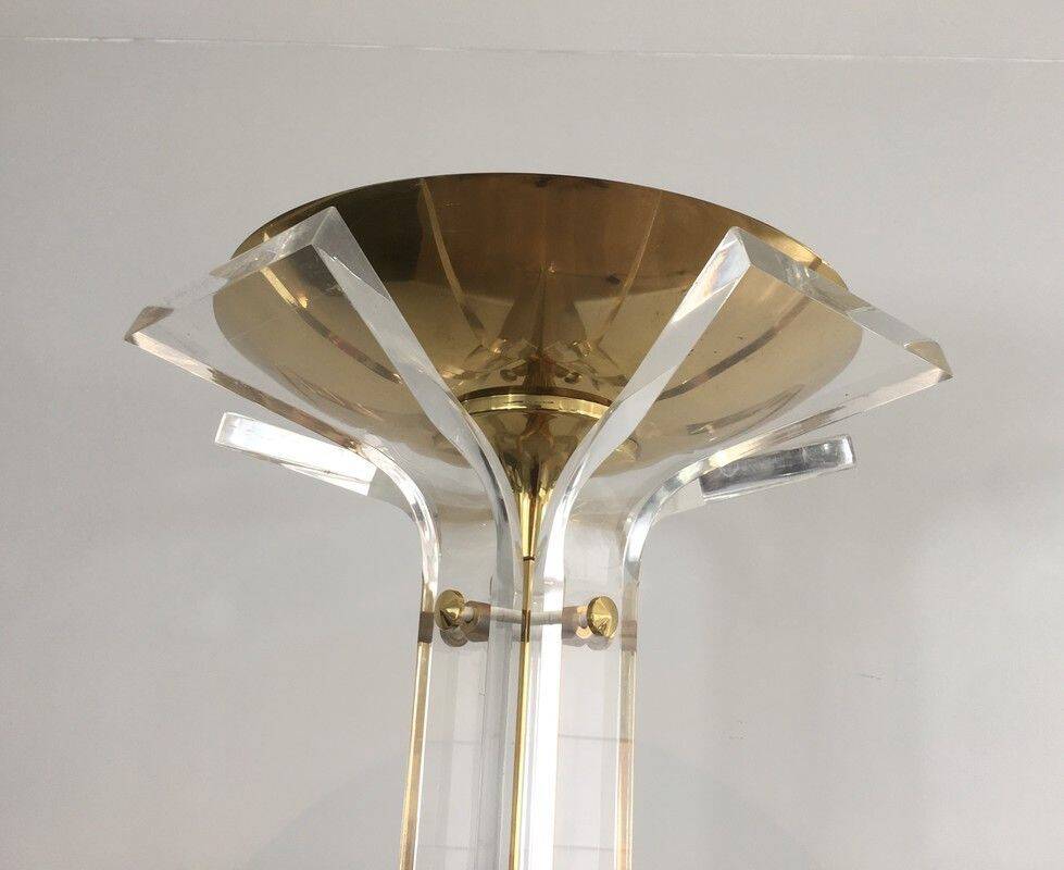 Rare lampadaire de parquet en laiton doré et plexiglass