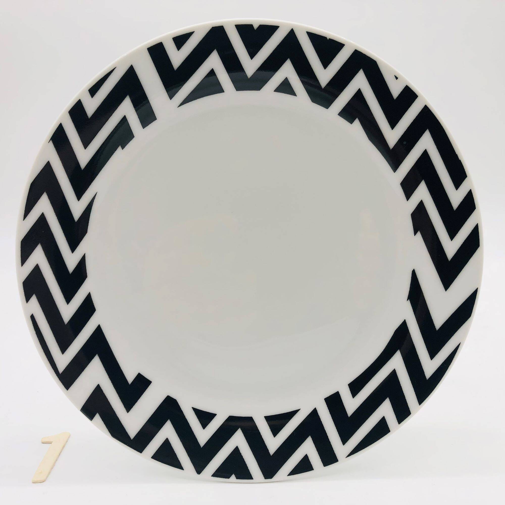6 Porcelain dessert plates. Monochrome.