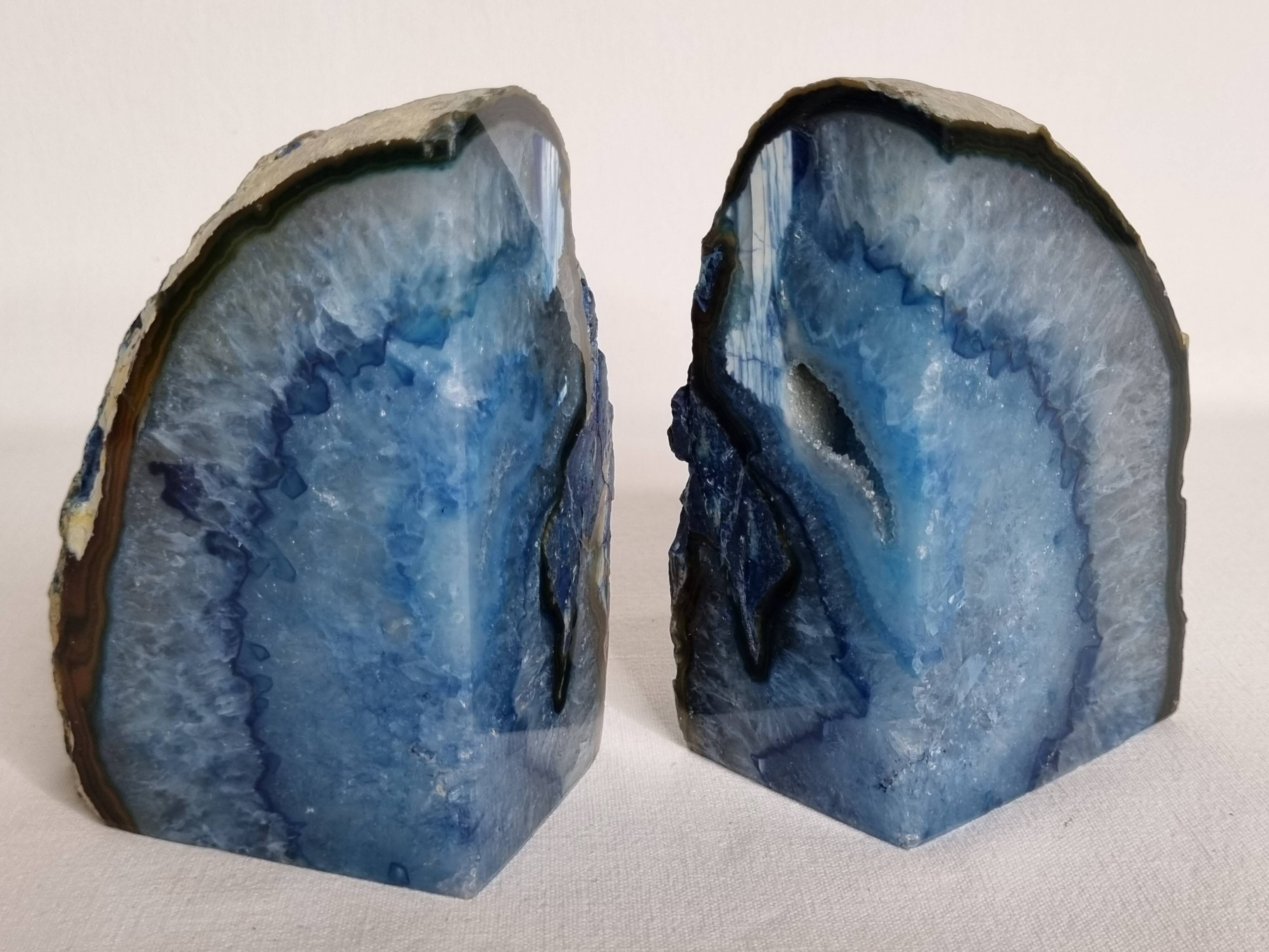 Pair of polished blue agate bookends - 11 cm