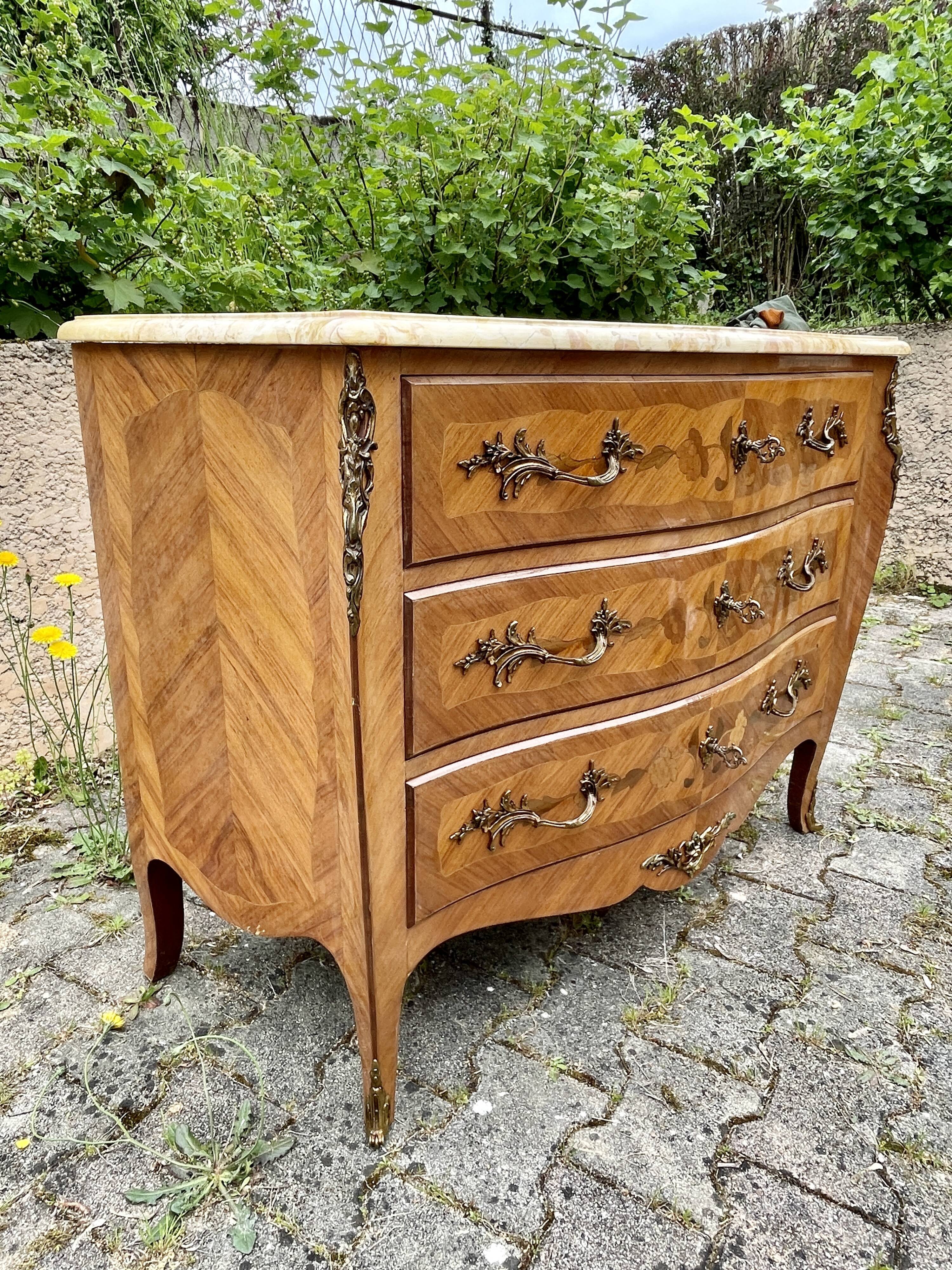 Louis XV style commode in marquetry, 20th century.