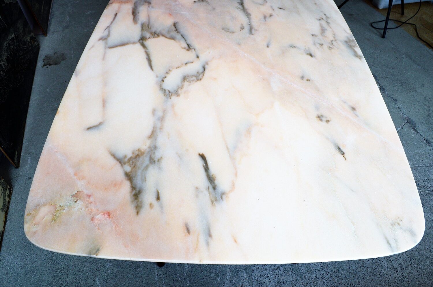 Italian dining table with sculptural beech base and pink marble, 1950s