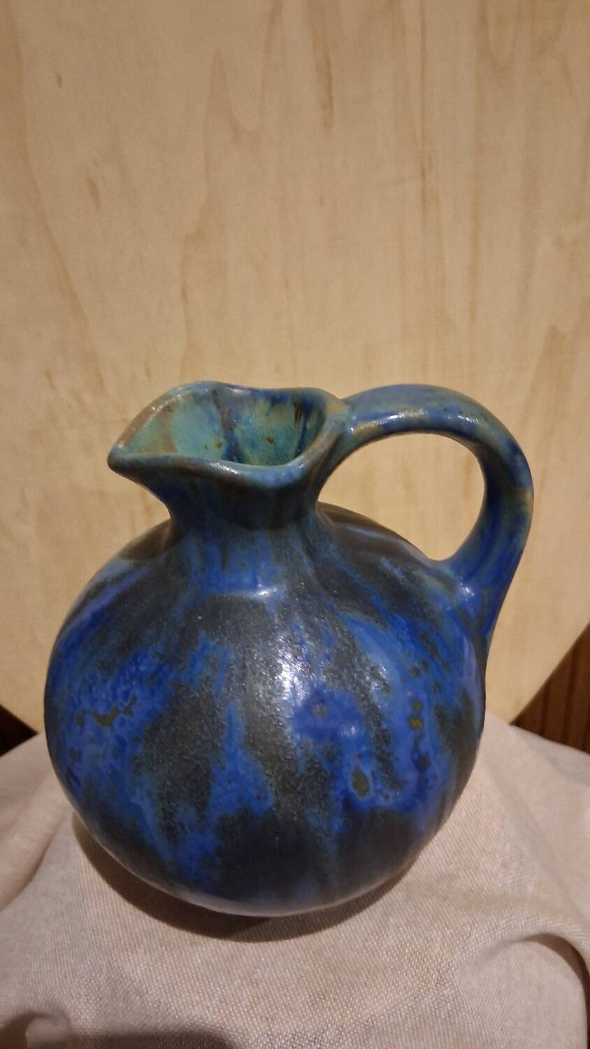 Magnificent pitcher Pierrefonds