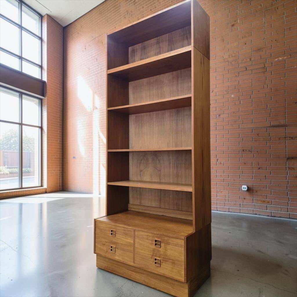 Vintage wooden shelf/bookcase/display cabinet