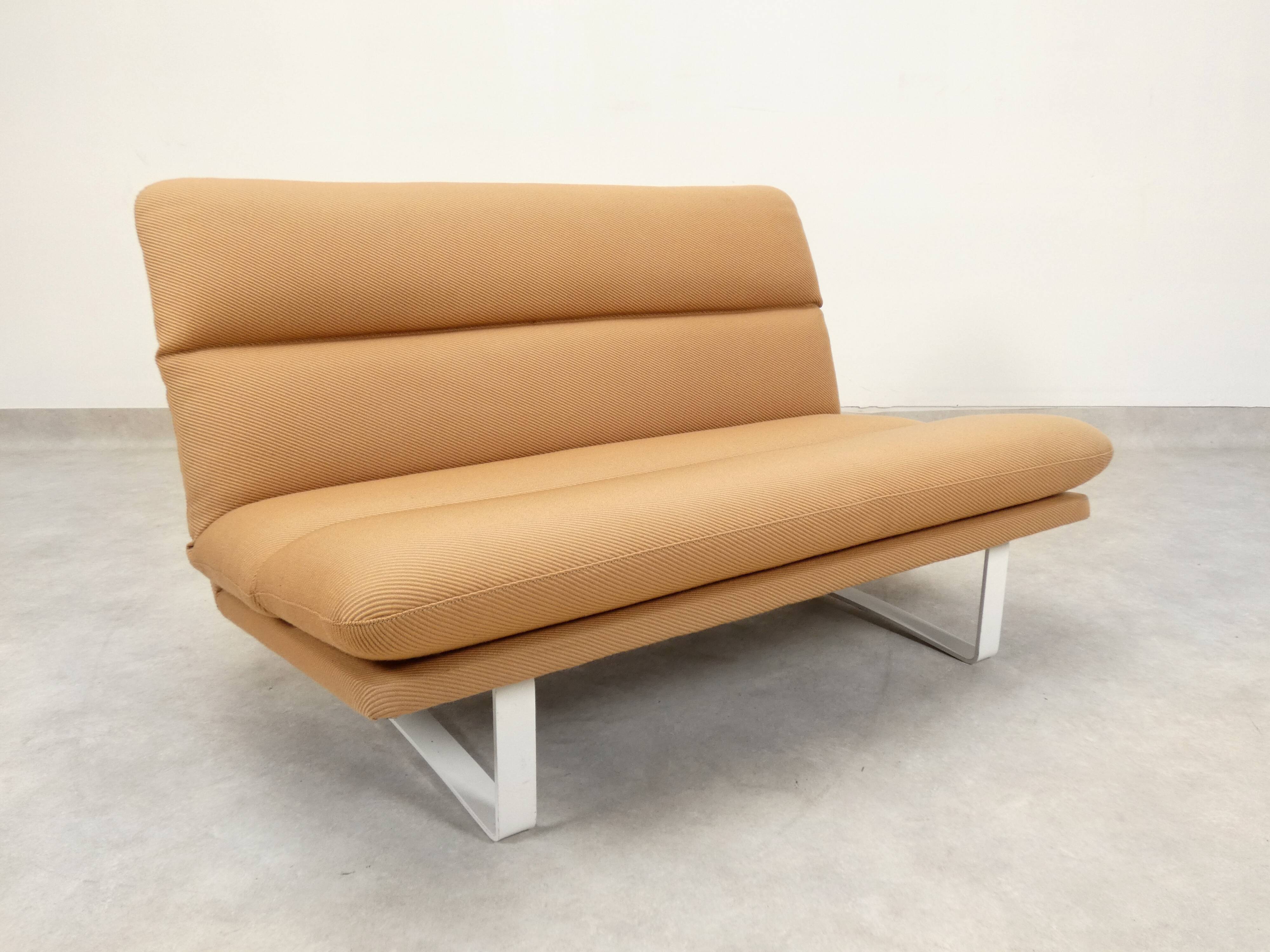 Artifort C683 sofa - 2-seater - powder color