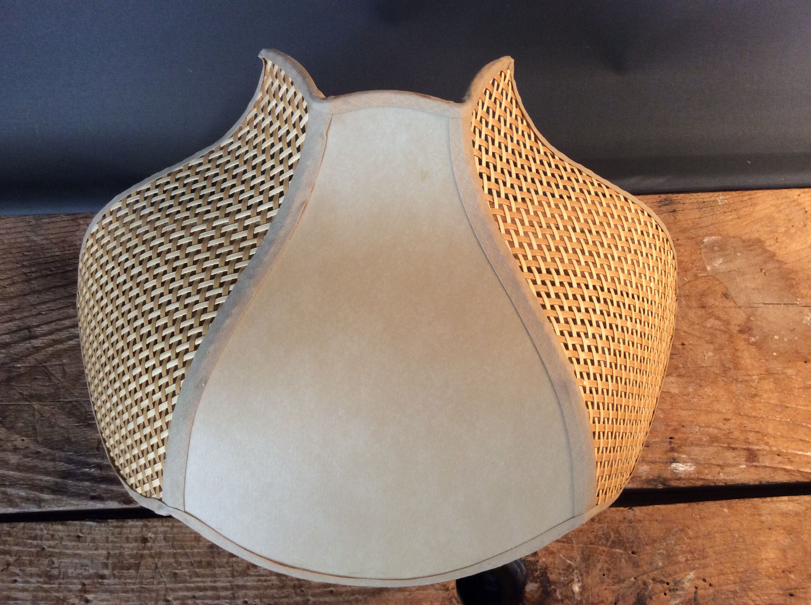 Vintage flower wall lamp