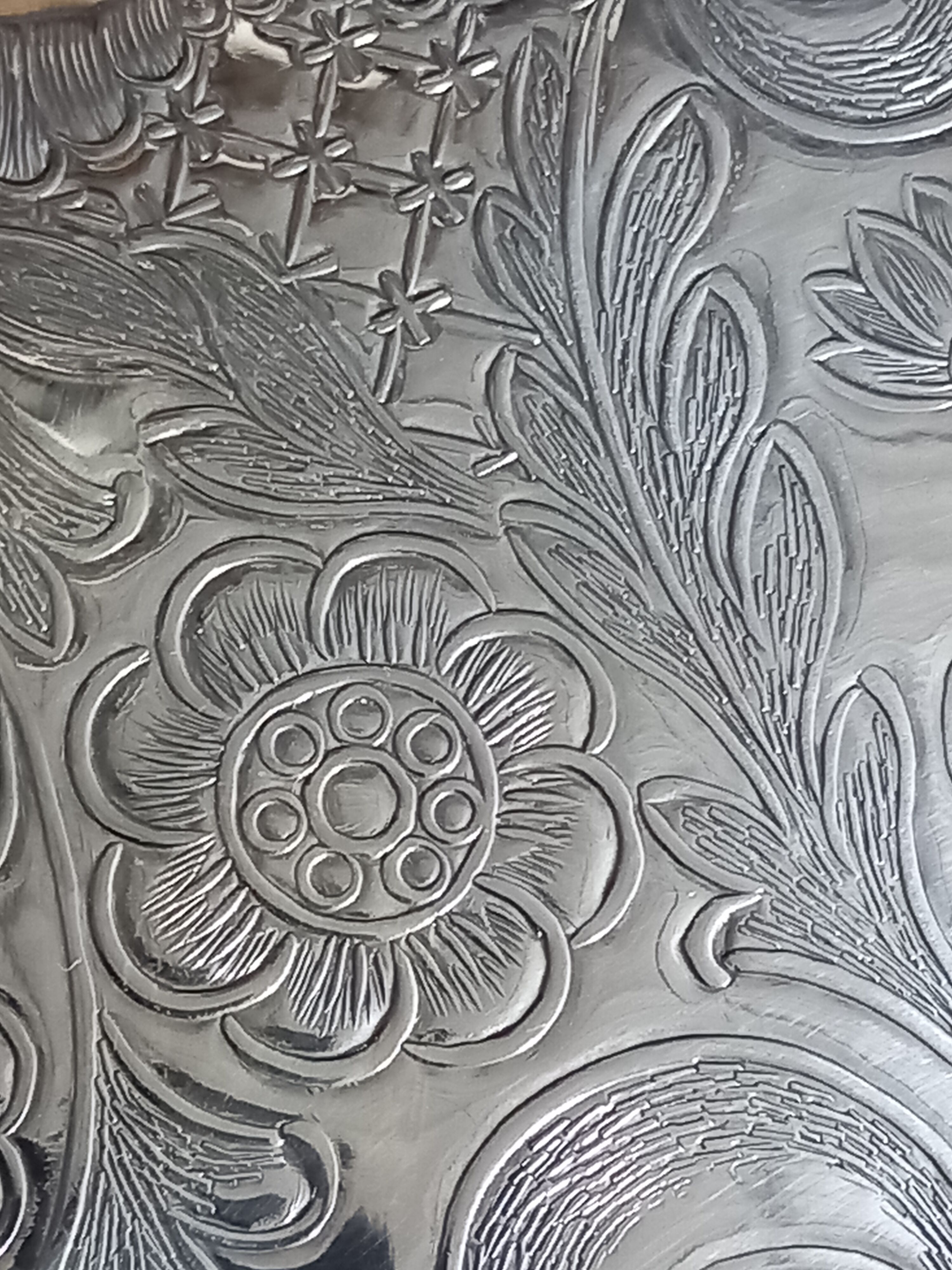 English service tray in engraved silver metal