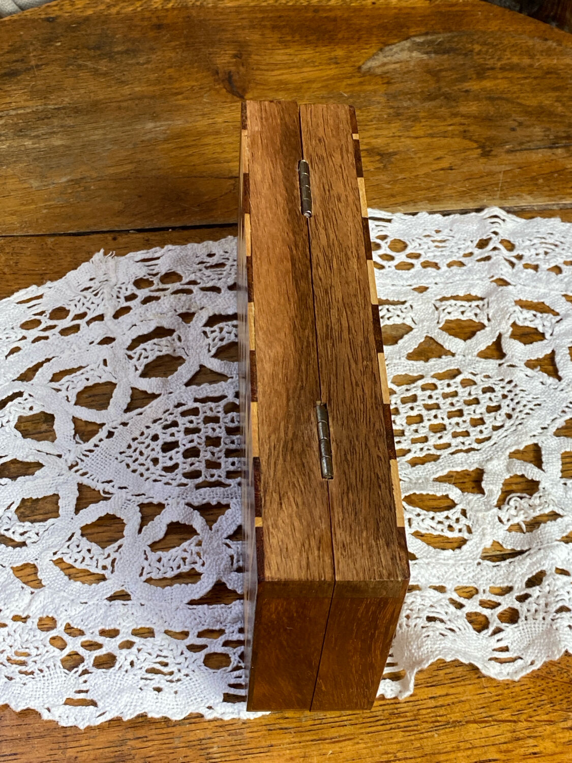 Travel chess set, in marquetry, magnetic pieces