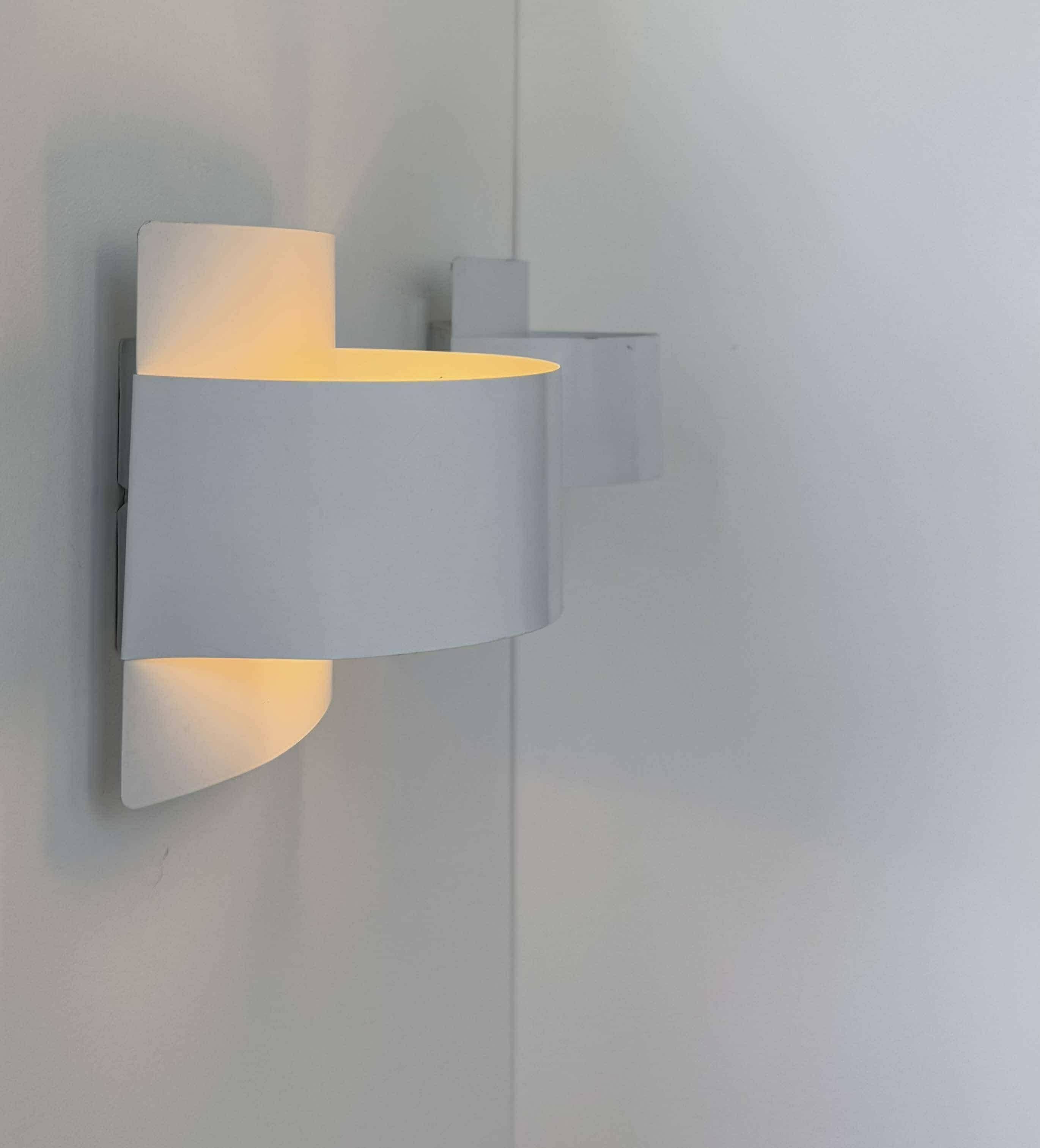 Pair of vintage wall lights, white lacquered metal, Peter Celsing Sweden 1960