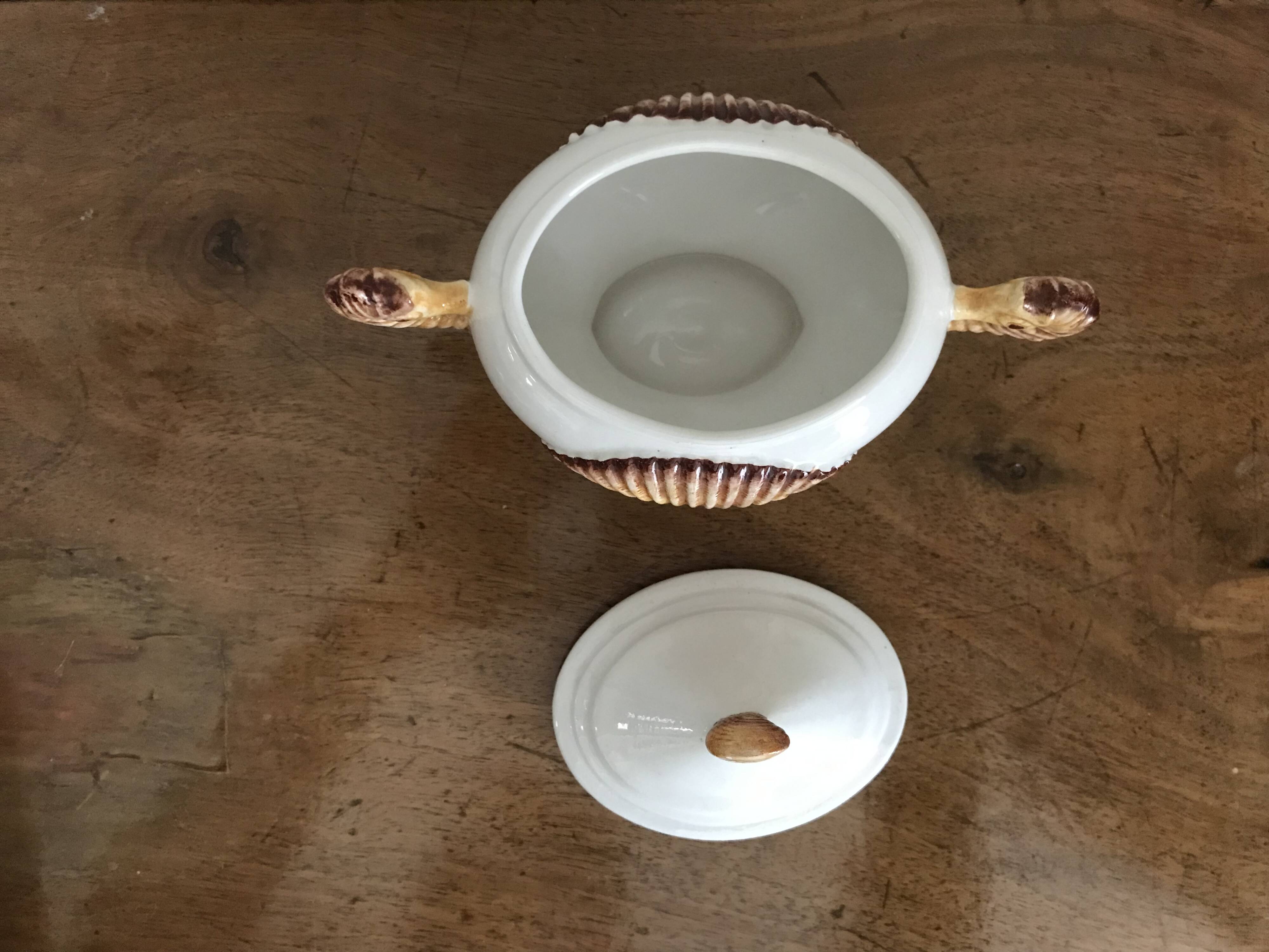 Zoomorphic covered pot decorated with seahorses