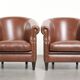 Ensemble de 4 fauteuils club en cuir de vache couleur cognac foncé de style anglais.
