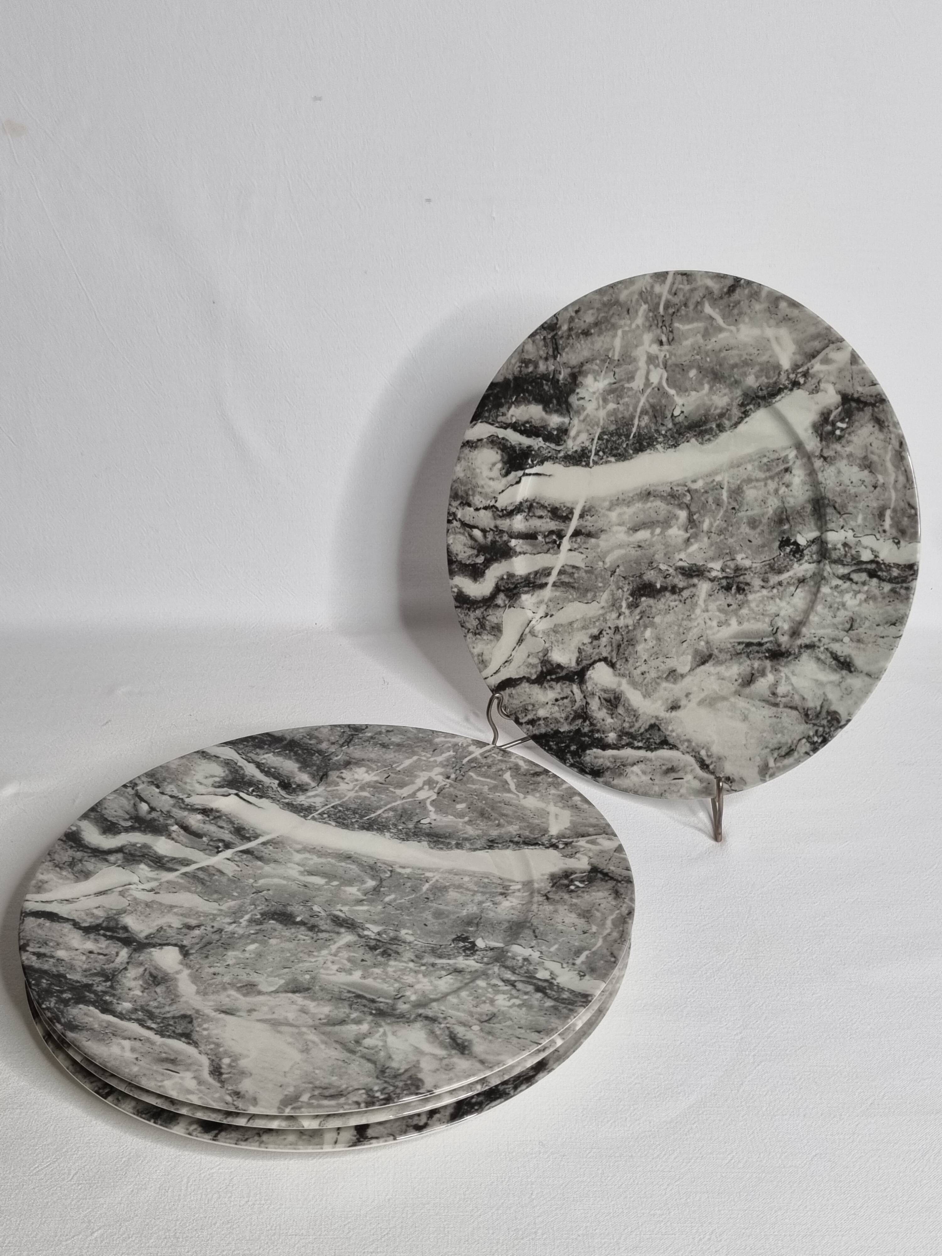 Set of 4 large Villeroy & Boch marble effect plates – 27 cm