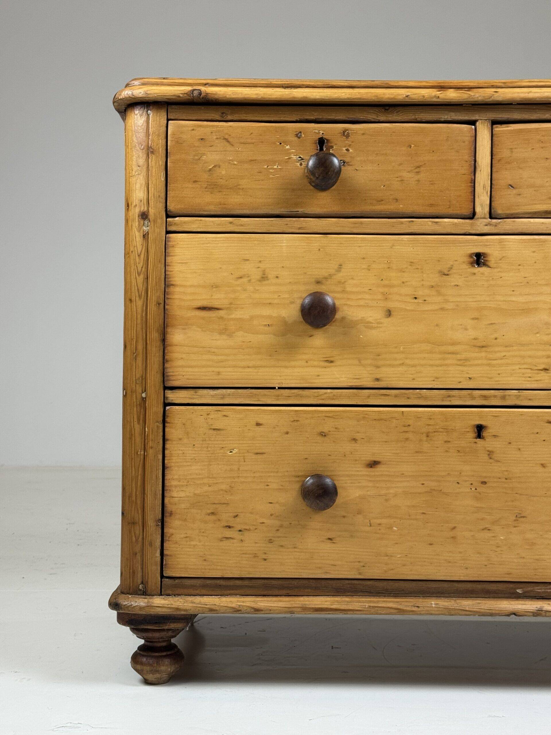 Pine commode English