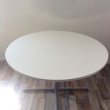 Round dining table of the 70s