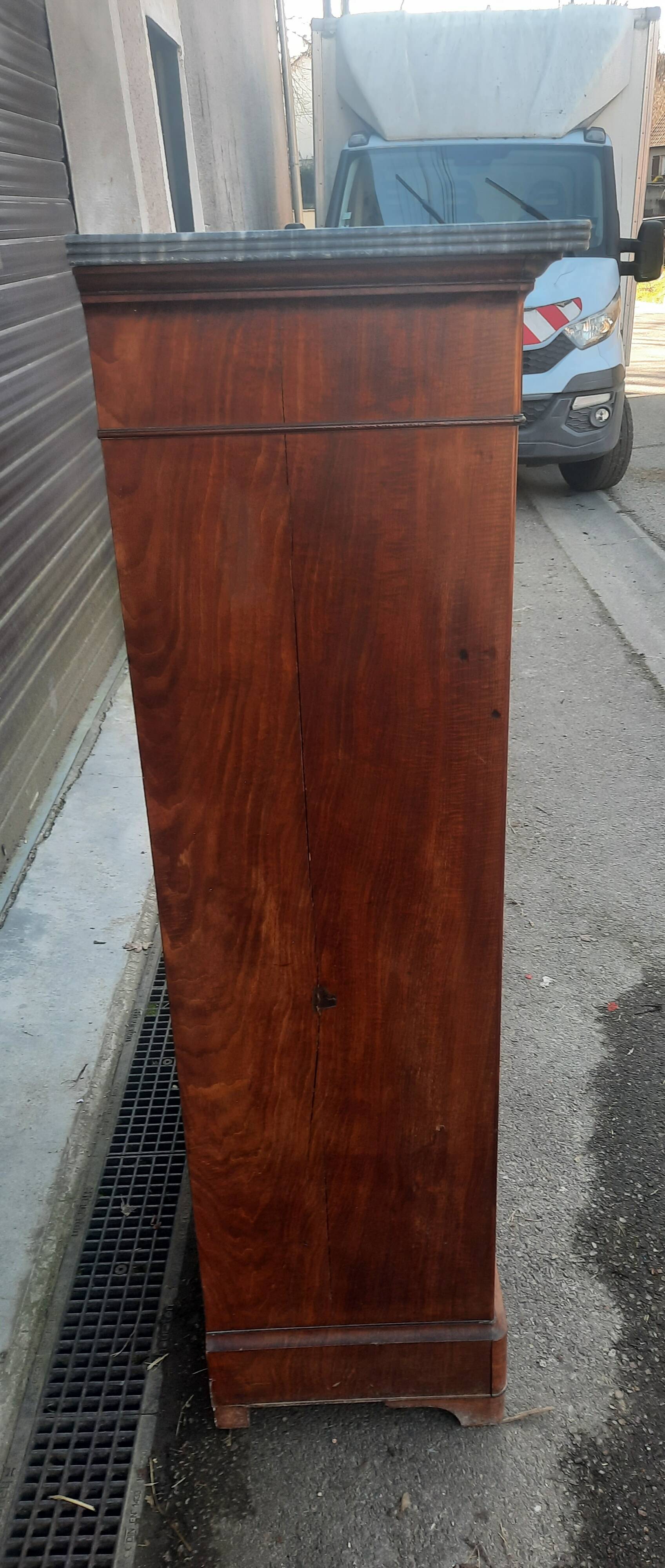 Secretary in veneer from the nineteenth century