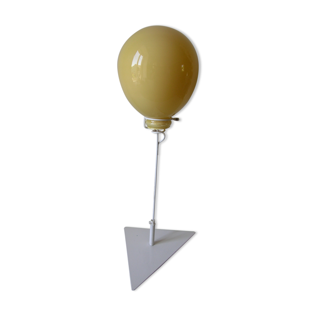 Ancienne lampe à poser globe en verre jaune façon ballon de baudruche  support métal 60 cm | Selency
