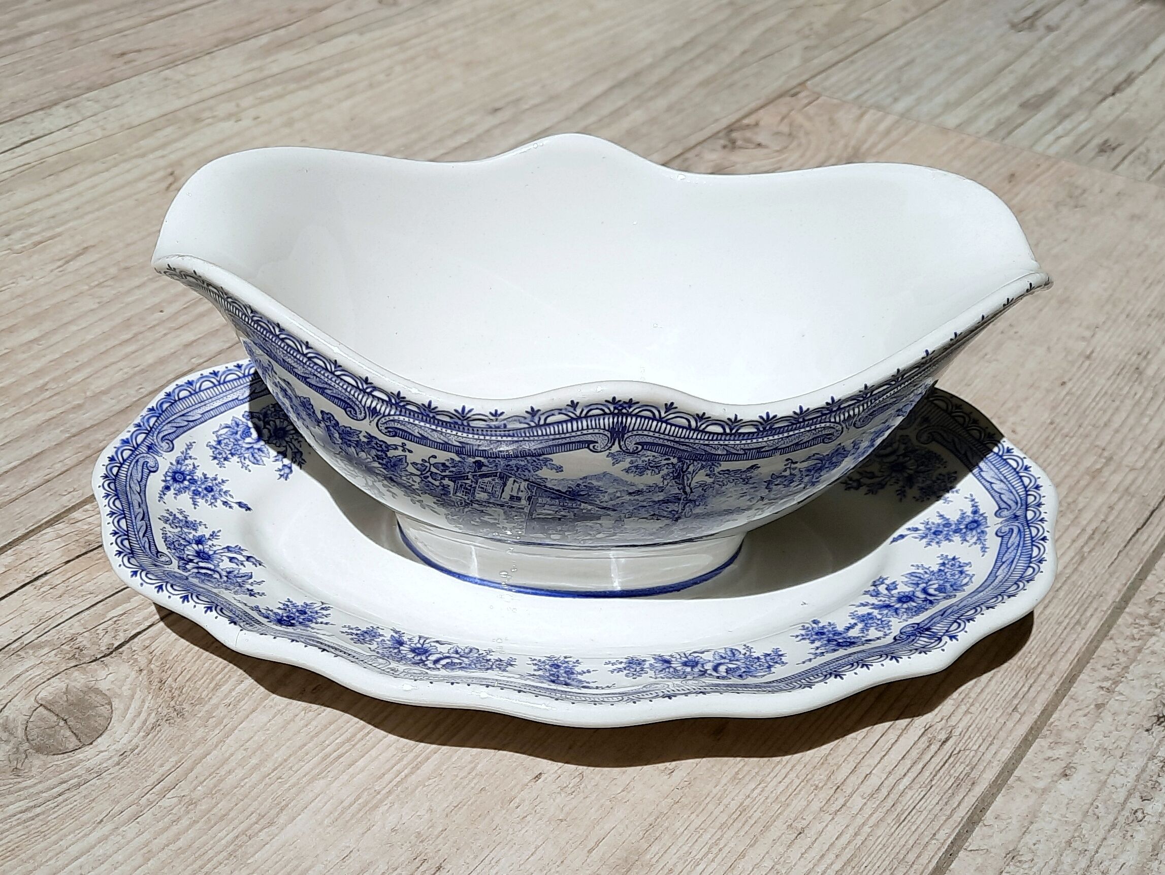 Lunéville - English Cottage - Presentation plate, Cup, Tray, Earthenware Saucière