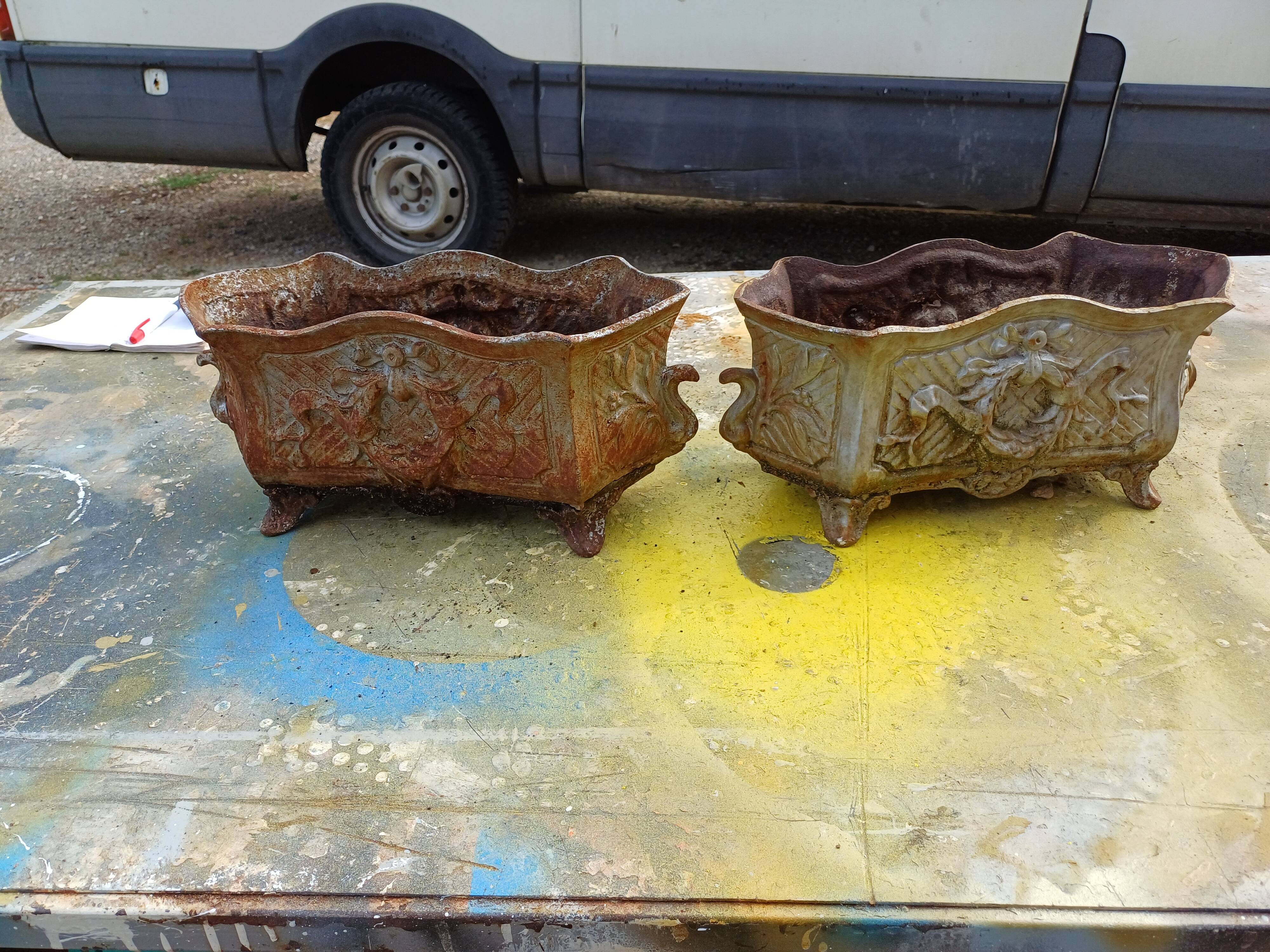 Pair of enamelled cast iron planters from 1900 from Charleville-Mézières