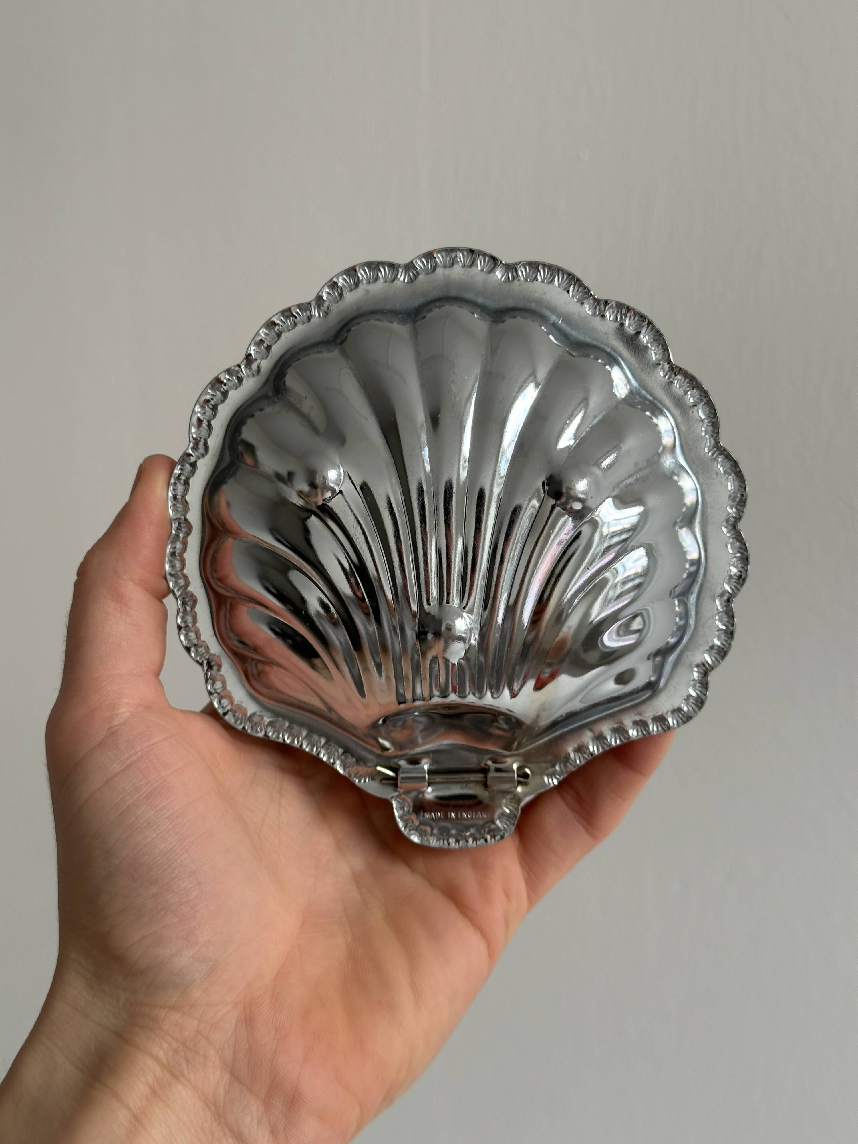 Silver-plated metal shell butter dish