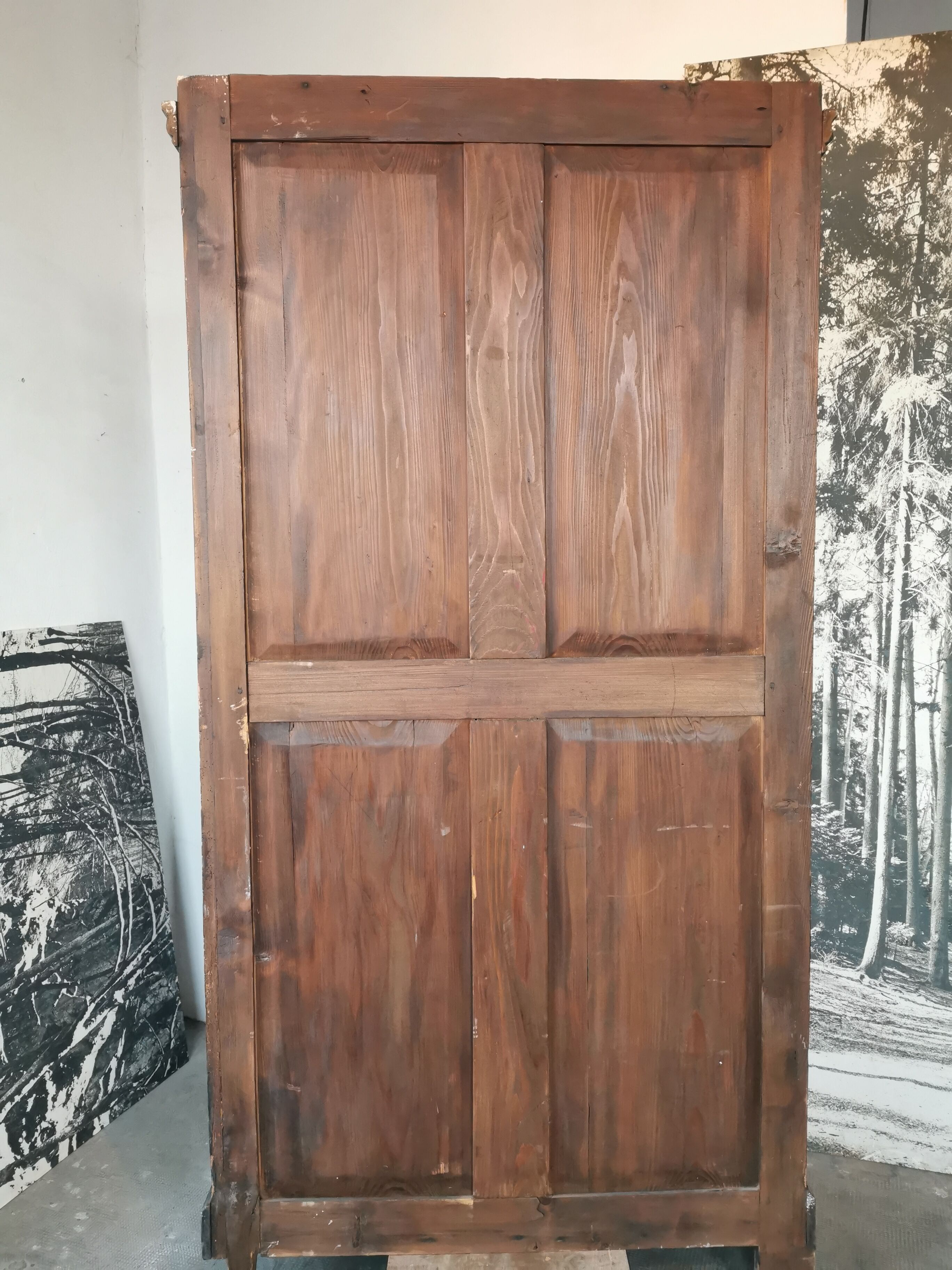 Library, wooden showcase