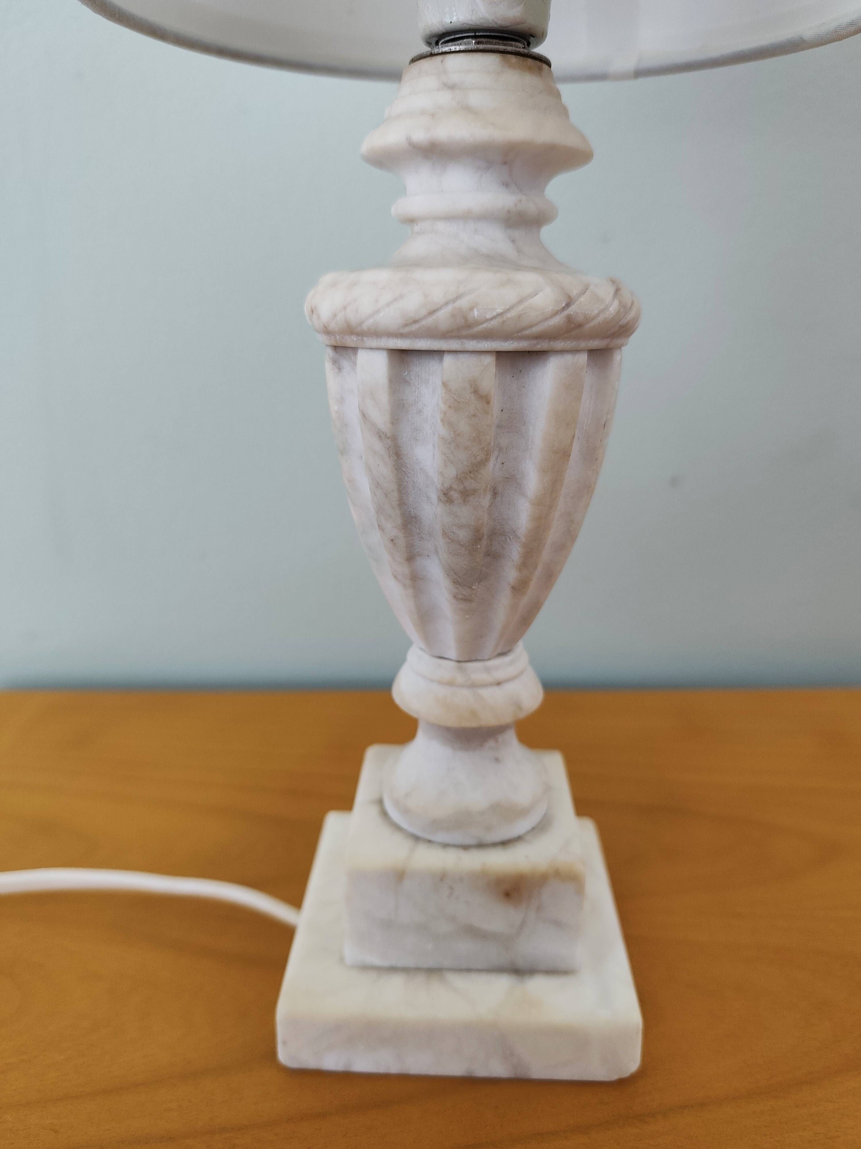 Lampe à poser en albâtre