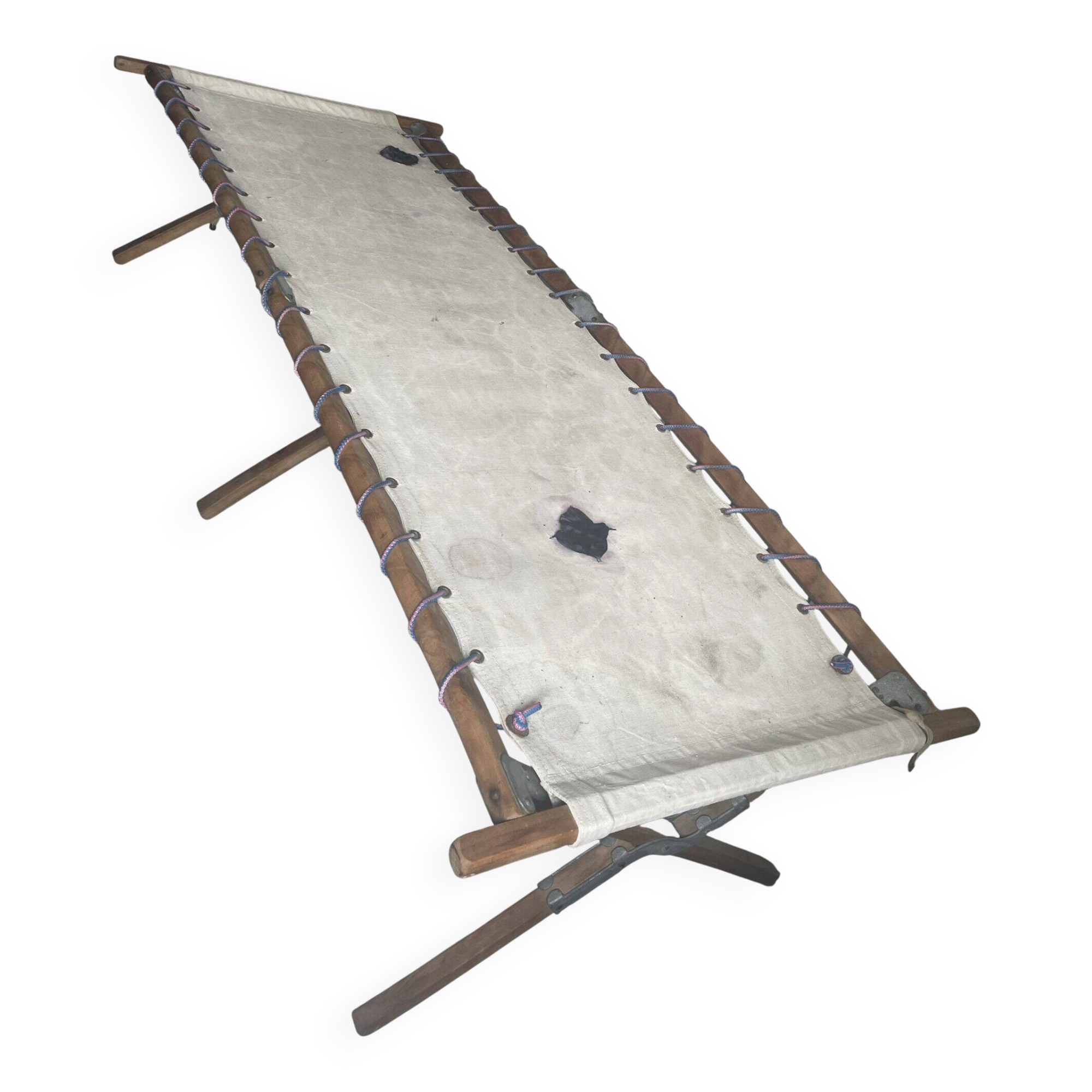 Camp bed / folding bed