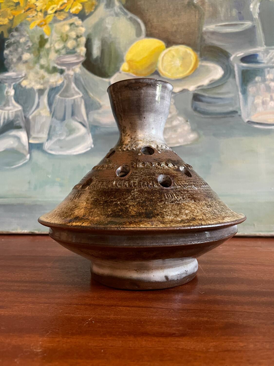 Stoneware flower vase sign