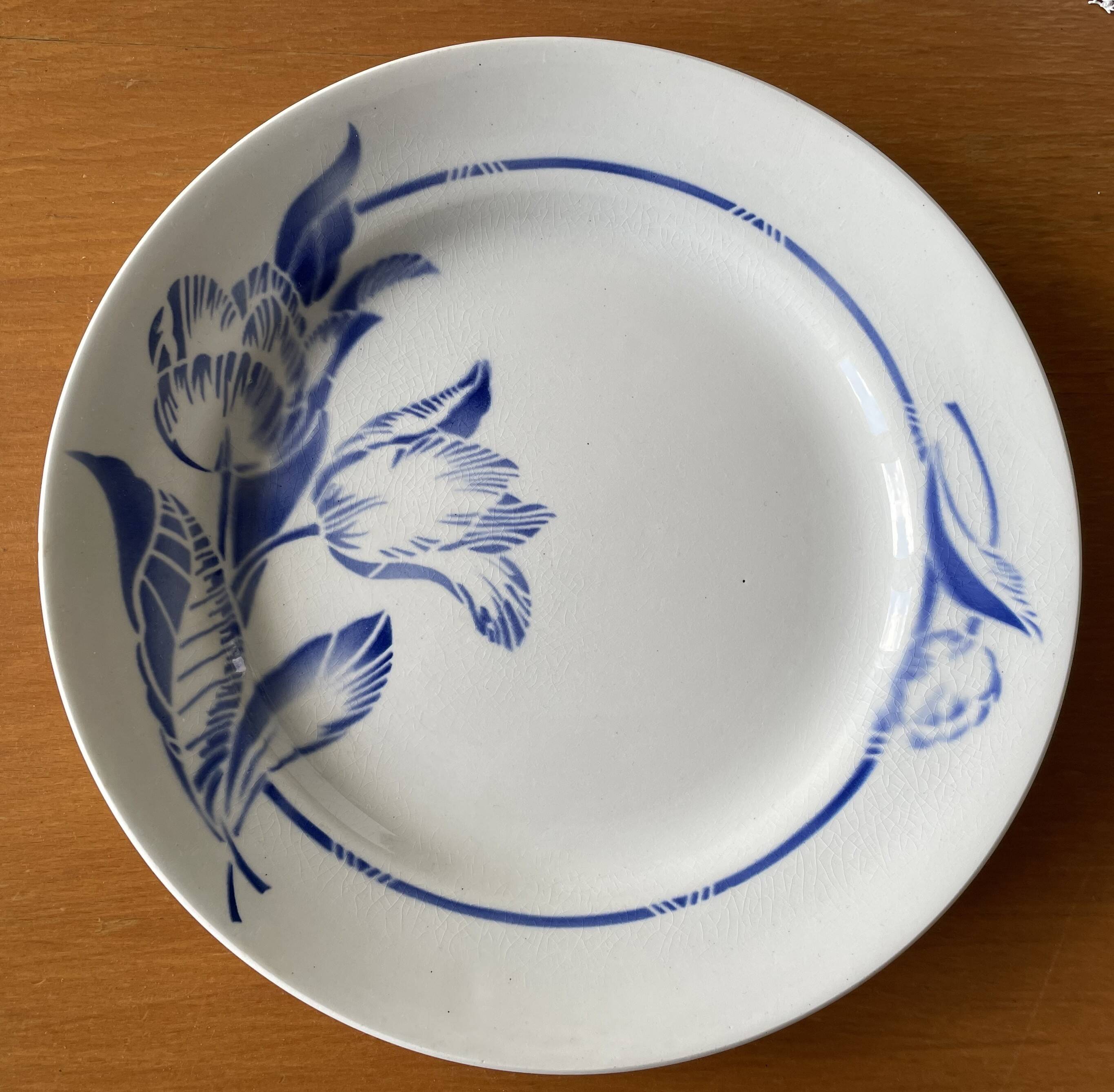 6 antique flat plates in Saint-Amand earthenware (Nord)