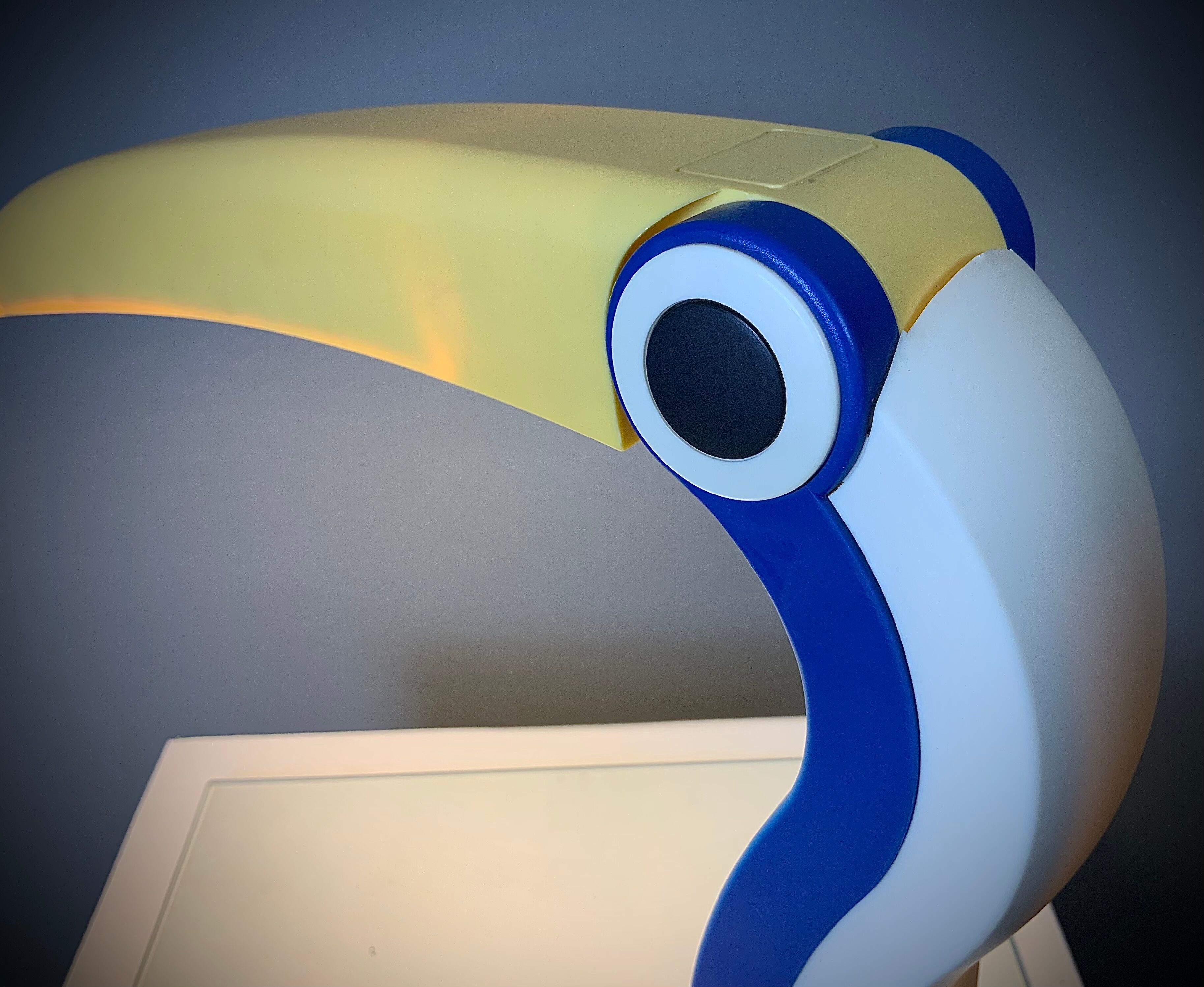Toucan lamp