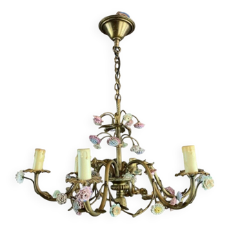 Lustre en porcelaine et laiton à décor de fleurs, XXème siècle