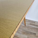 Table à manger des années 1950 en érable avec bord travaillé