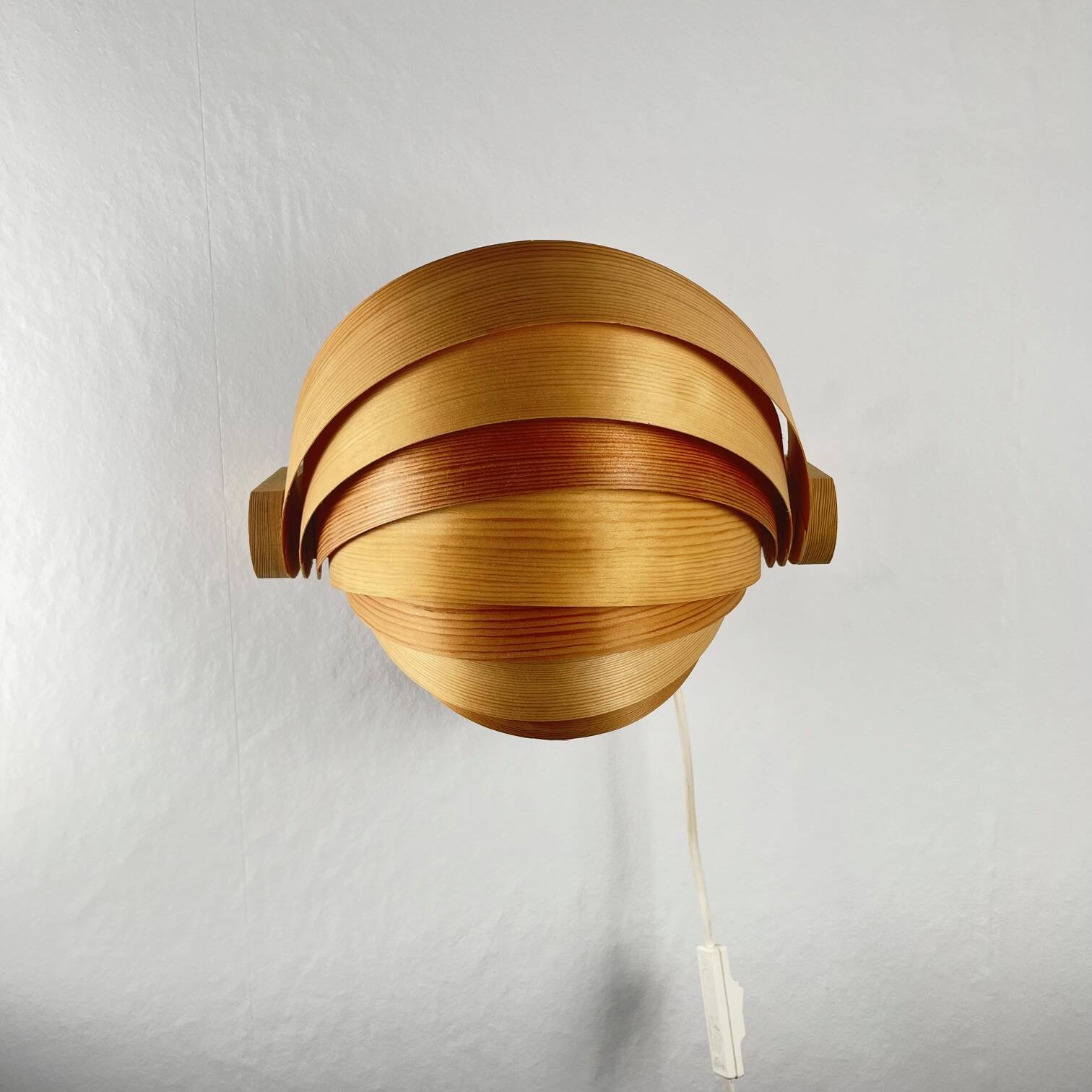 Translandia wall lamp in pine, Denmark, 1960-70