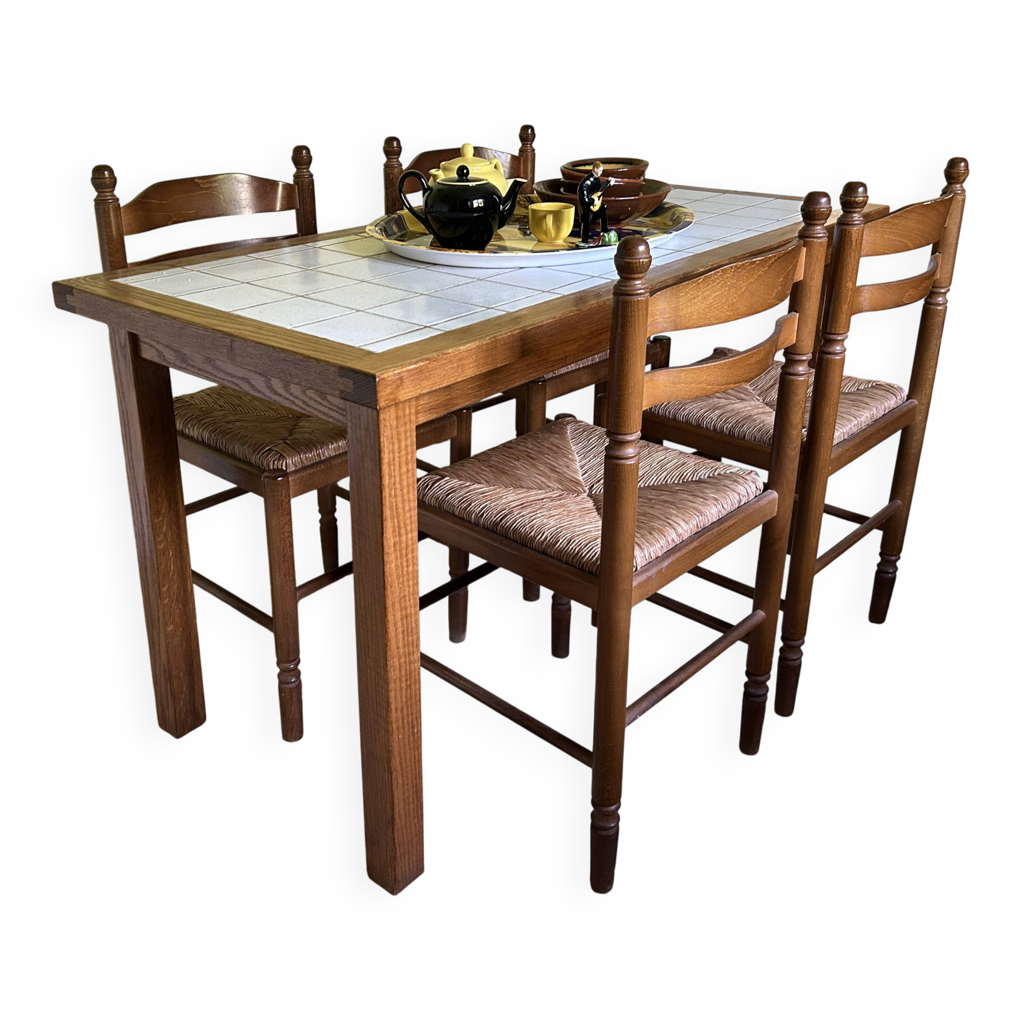 Dining table in chic country style and 4 chairs.