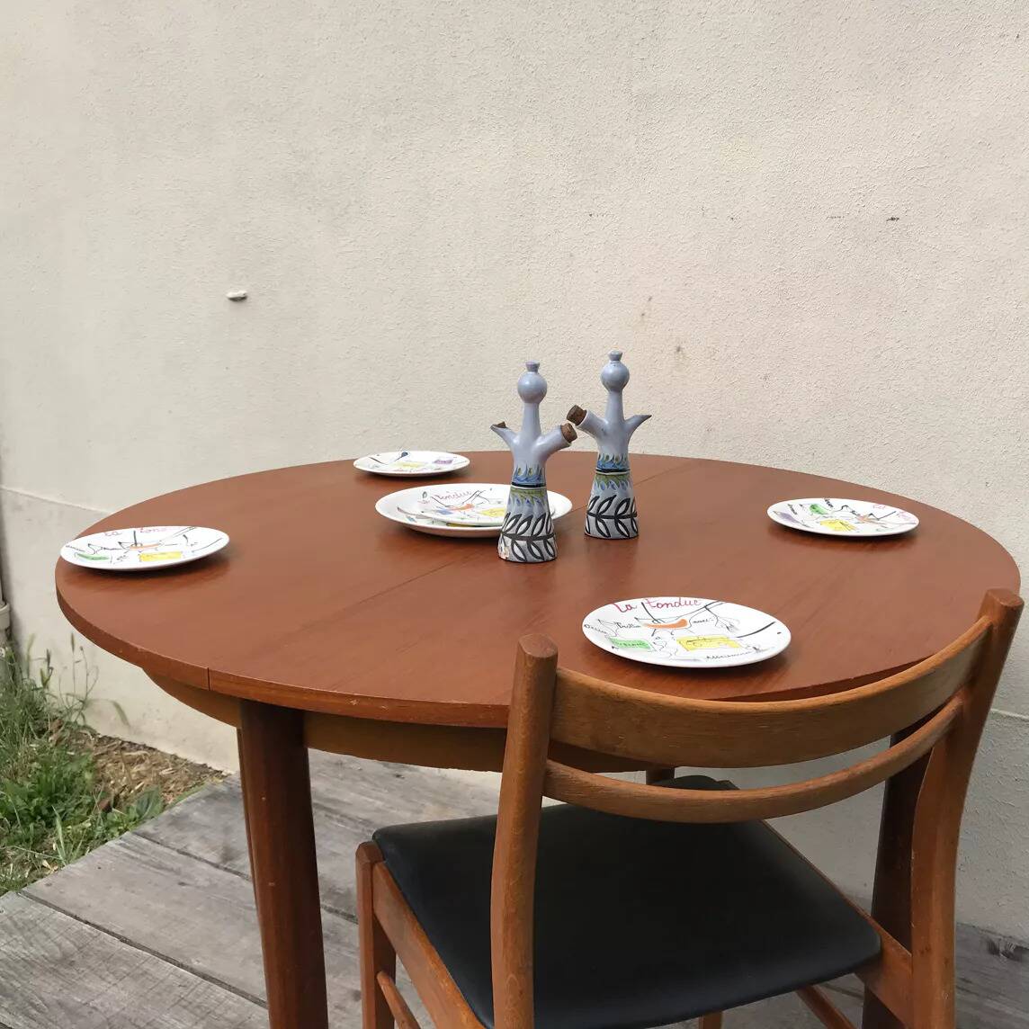 Vintage 1970s round table with extensions.