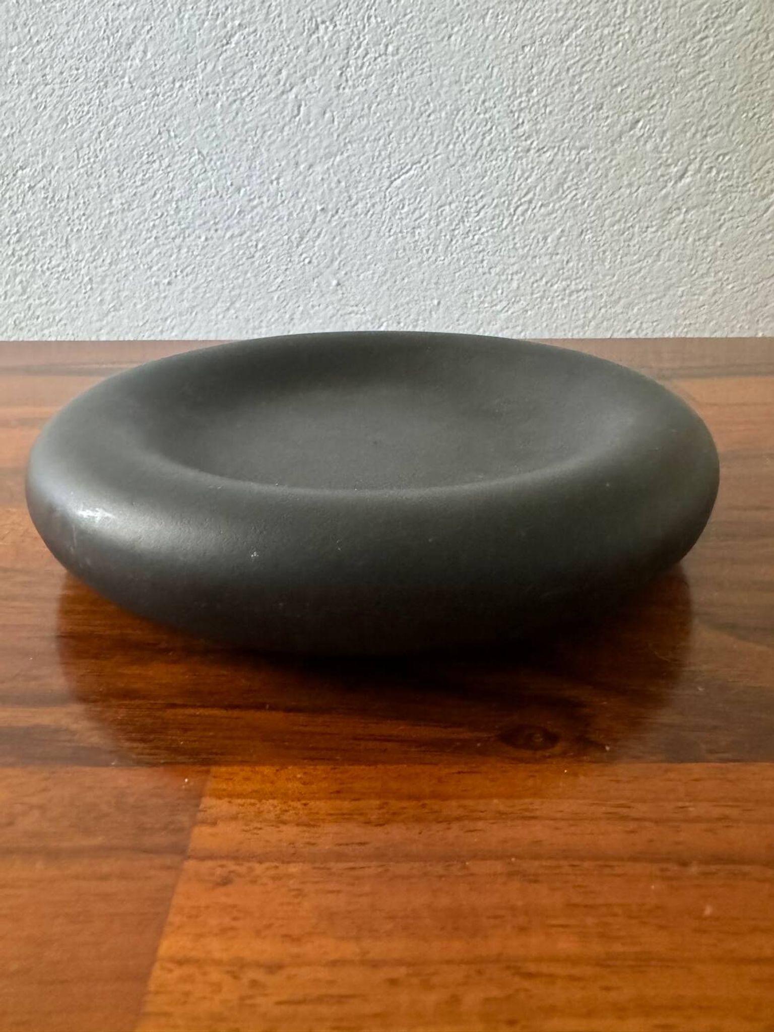 Memphis black ceramic pocket tray from the 80s