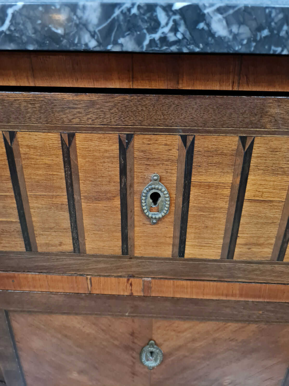 Commodity Transition of Lady to jump in noble wood marquetry around 1850