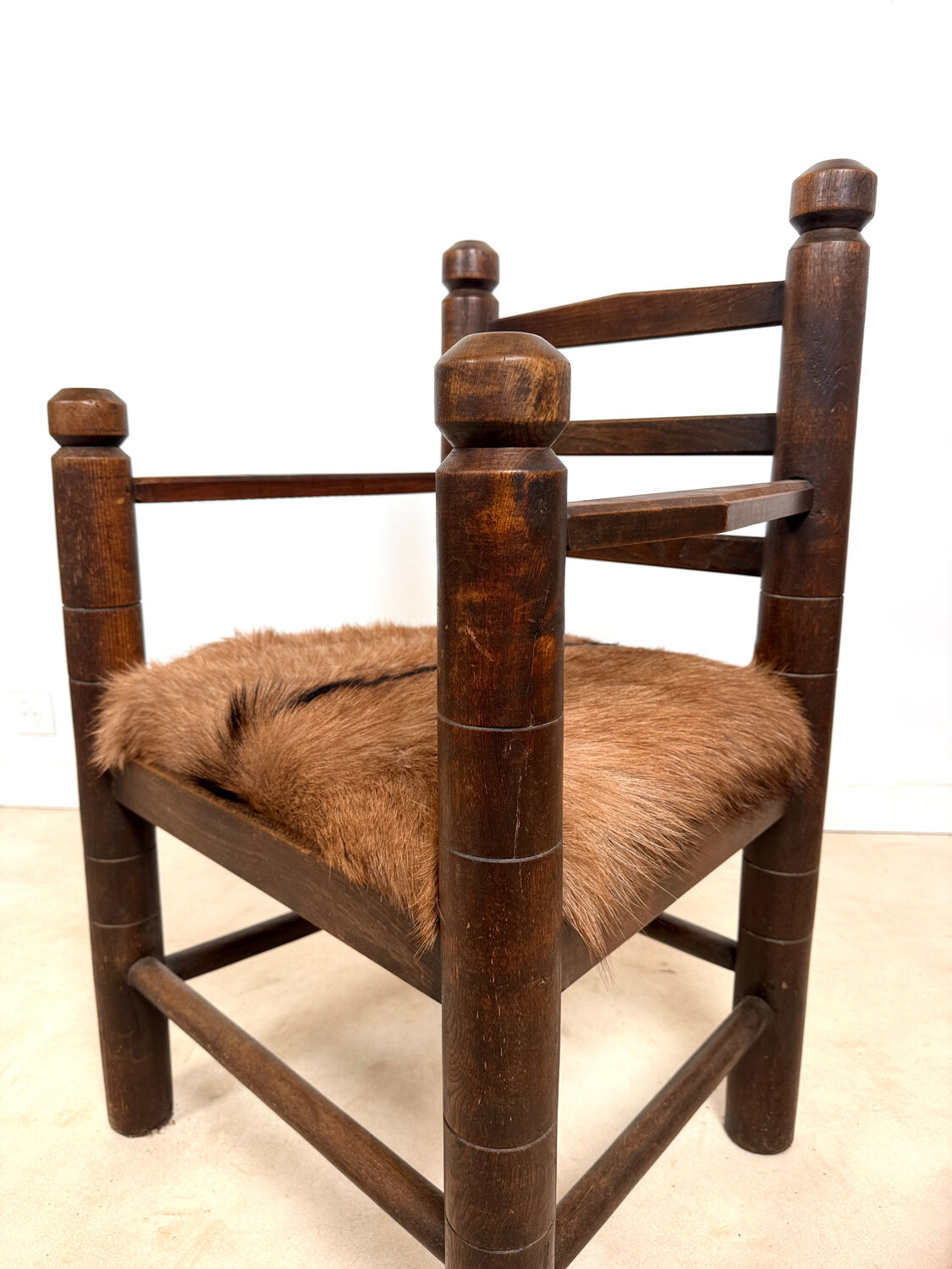 Fauteuil brutaliste dans le goût de Charles Dudouyt