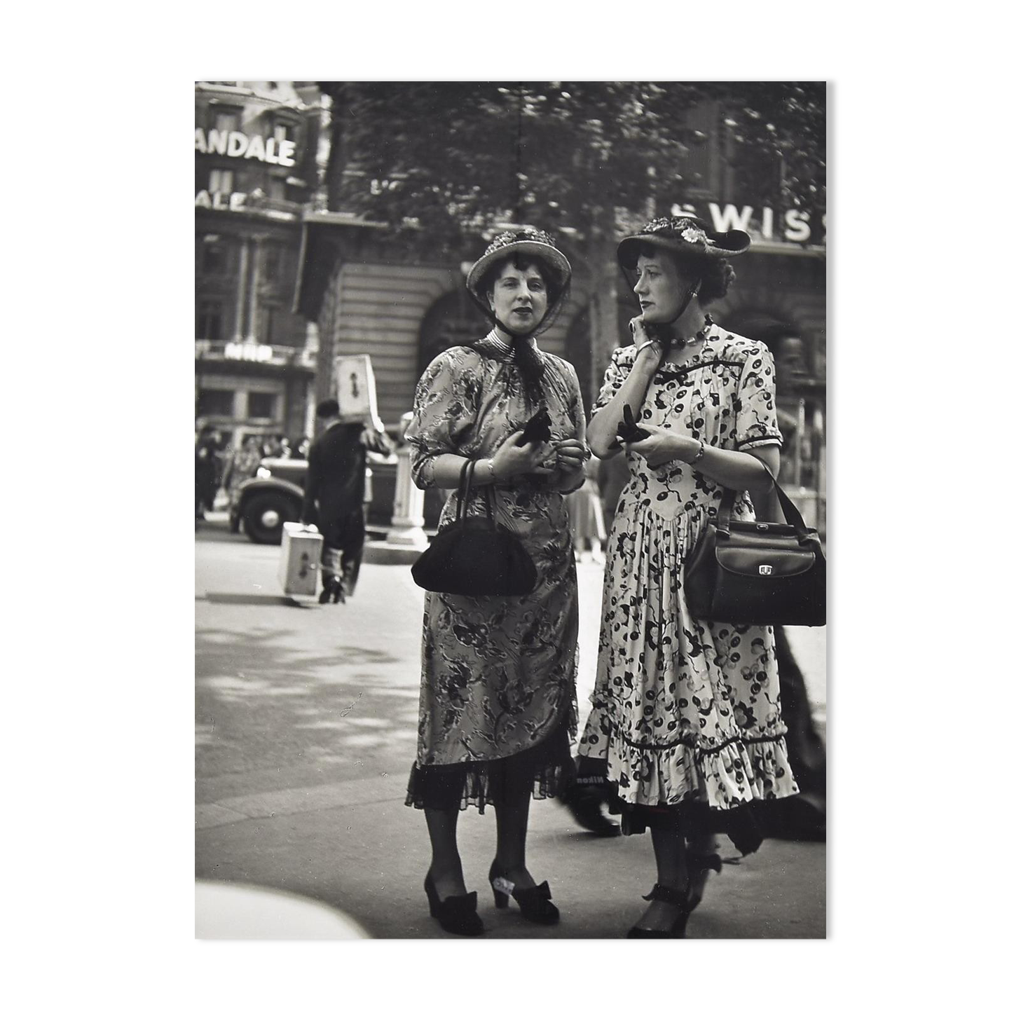 Dirk de Herder (1914-2003) gelatin silver print - "de midinetjes" paris 1946 - singed and stamped