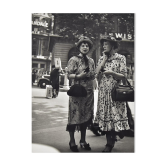 Dirk de Herder (1914-2003) gelatin silver print - "de midinetjes" paris 1946 - singed and stamped