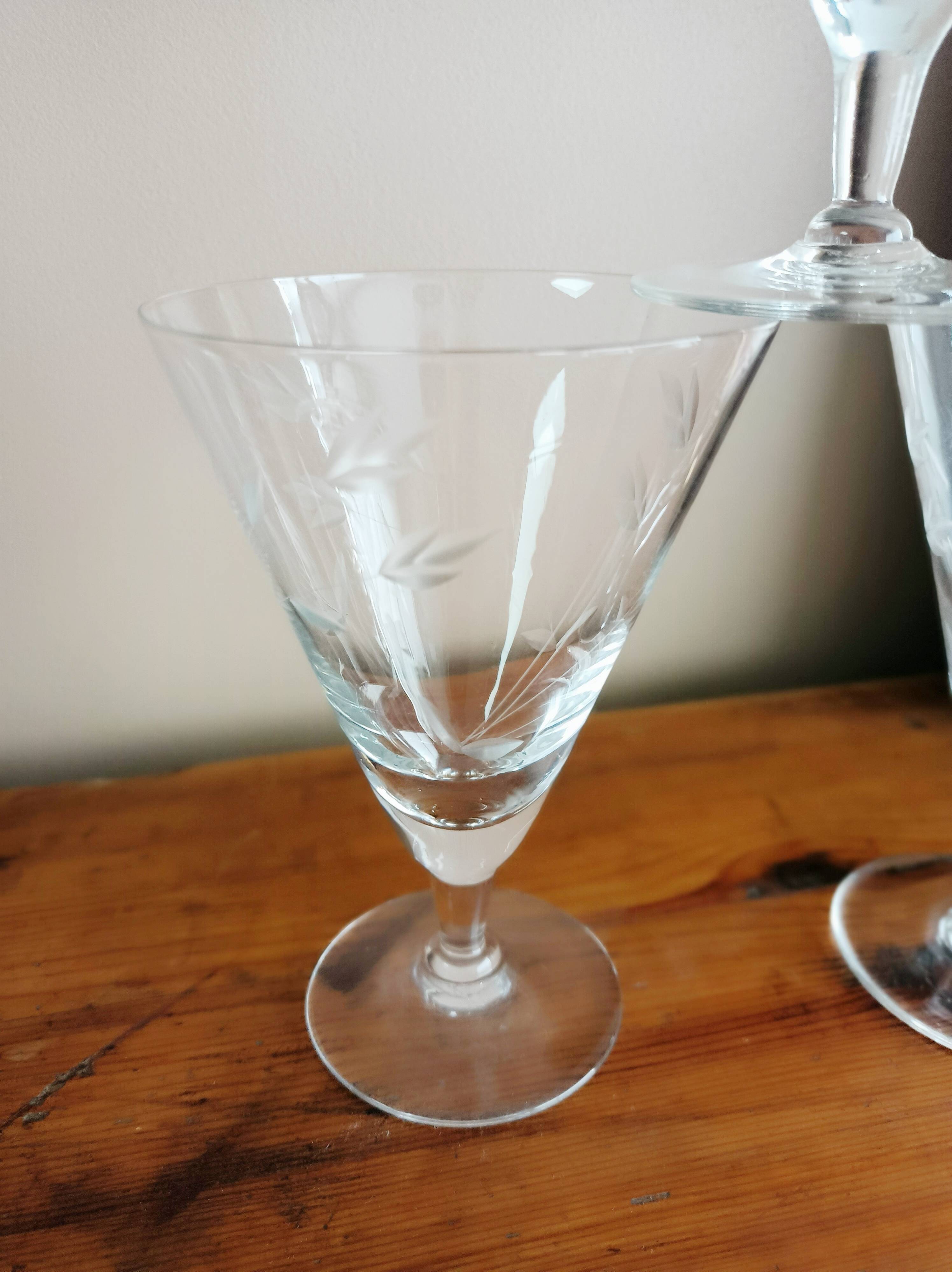 Set of 3 stemmed glasses, foliage design