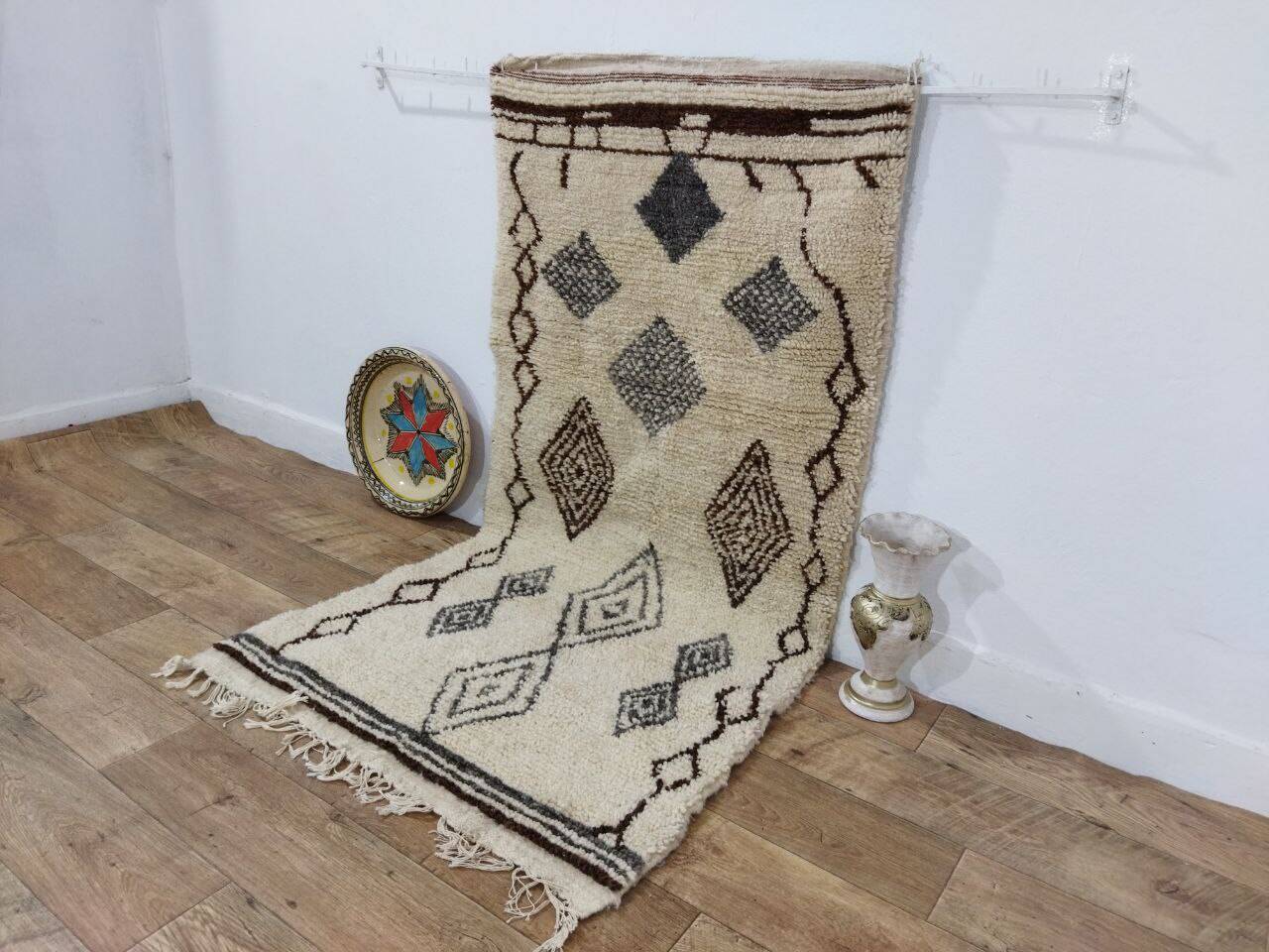 Handcrafted moroccan berber rug 172 x 87 cm