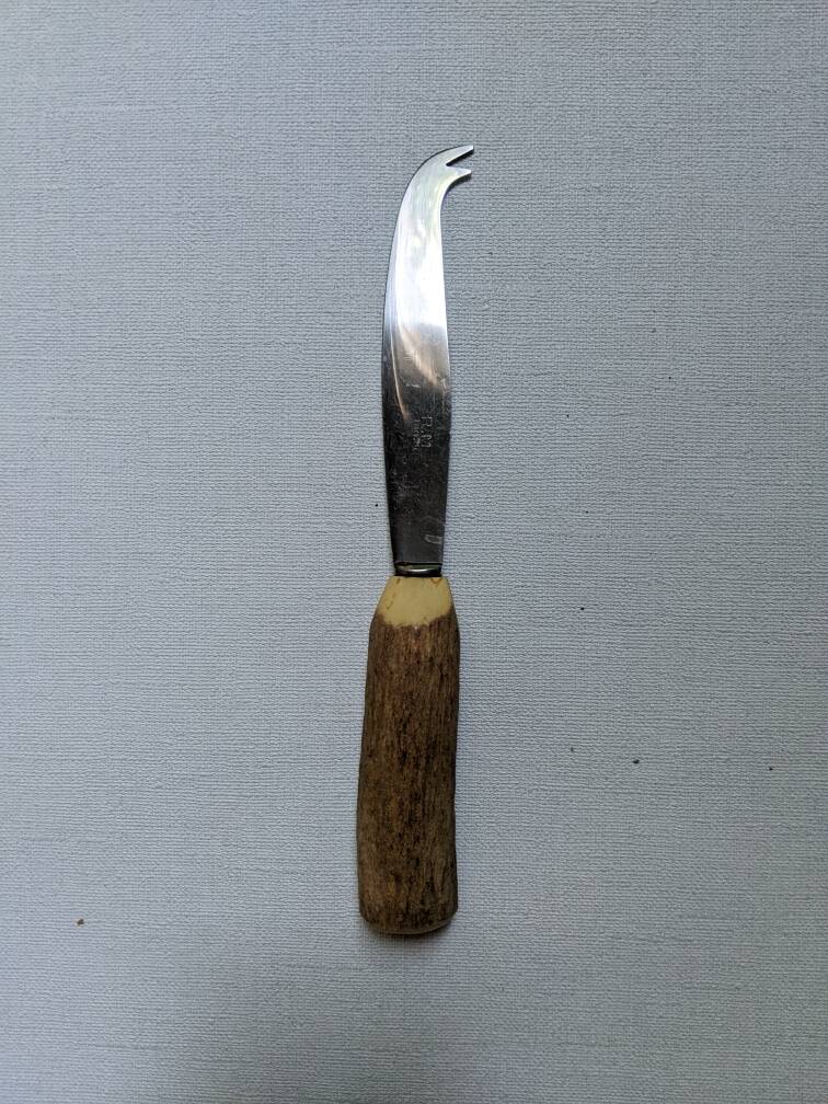 Vintage cheese knife with wood effect handle and country decor