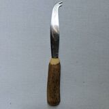 Vintage cheese knife with wood effect handle and country decor