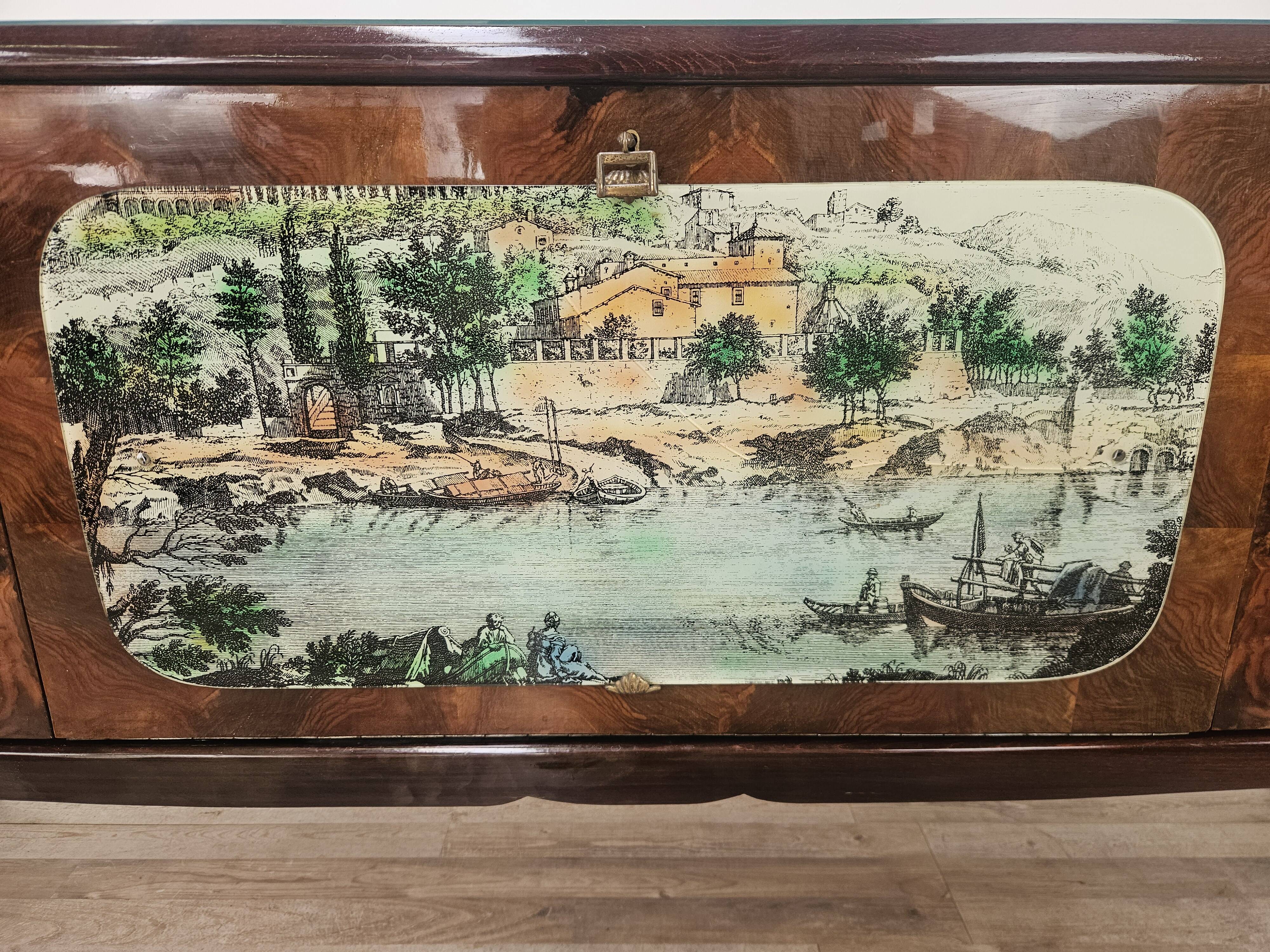 Mid-century mahogany sideboard '50s with glass top and central bar