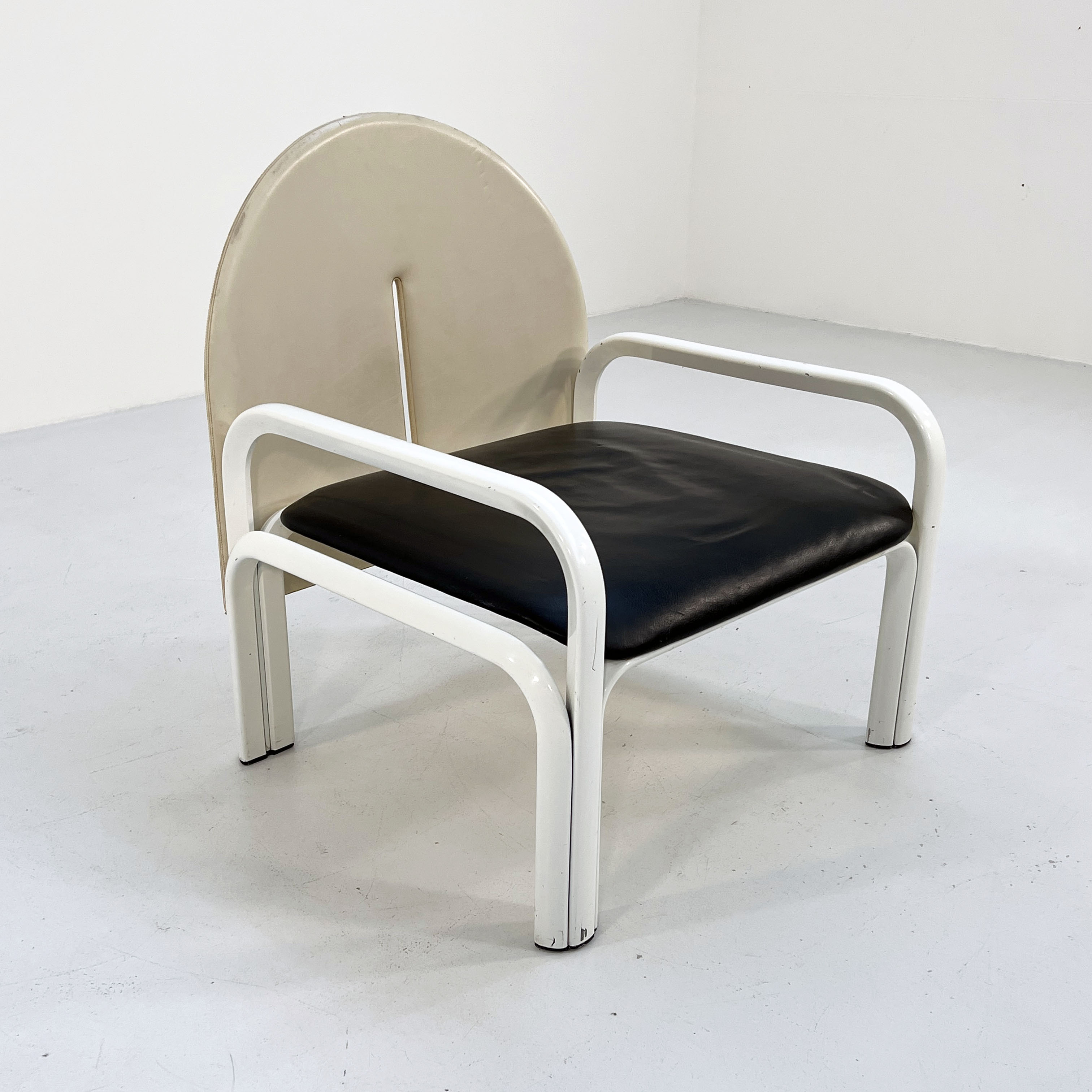 Black and beige armchair "54 L" by Gae Aulenti for Knoll 1970