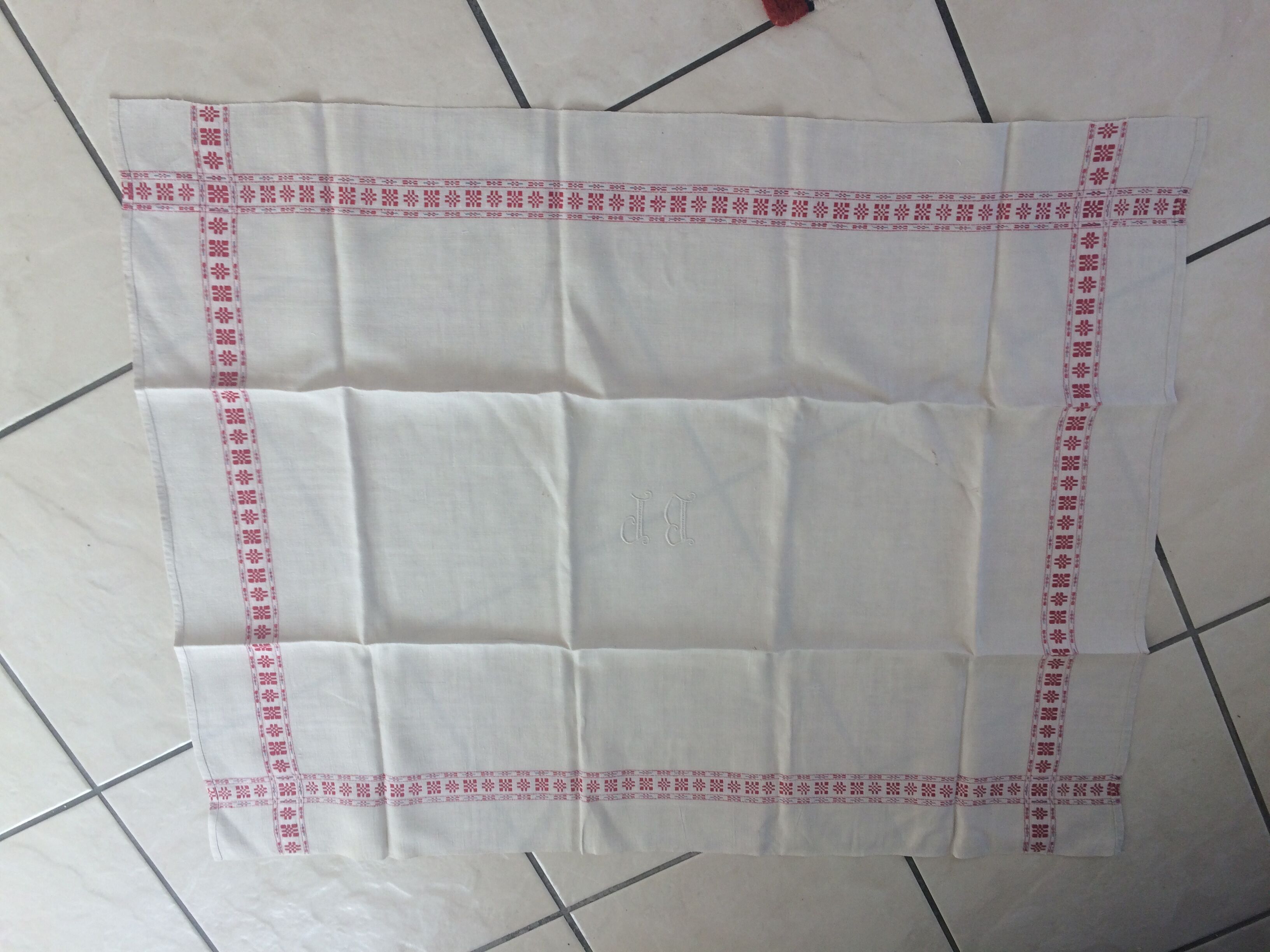 12 mongrammees of the 1930s towels