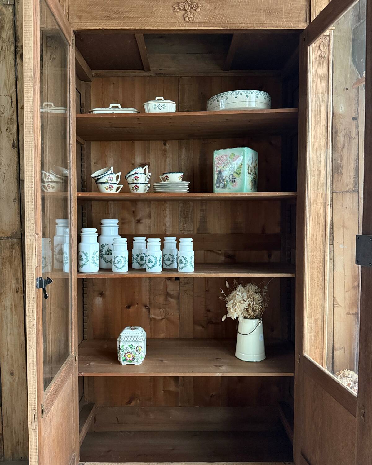 Art Deco display cabinet in oak (renovated)
